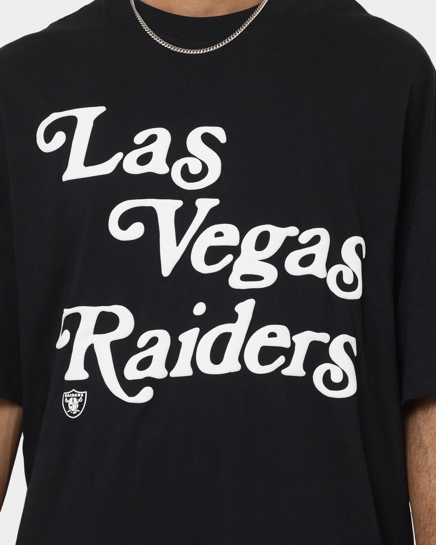 Majestic Athletic Las Vegas Raiders Puff Print Patch Oversized T-Shirt Faded Black Weekend Look Practical Design