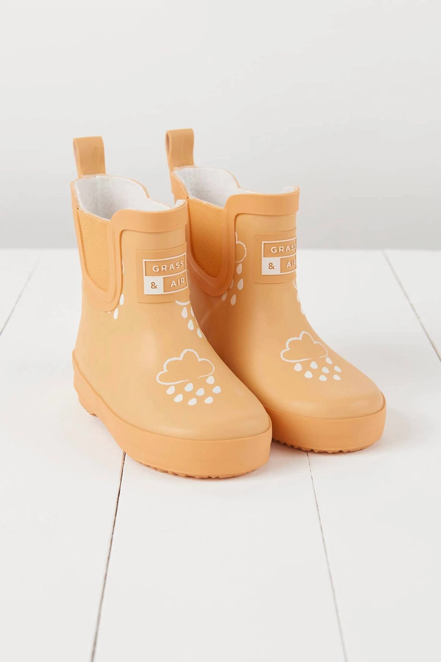 Shift Friendly Colour-Changing Kids Rain Boots In Peach