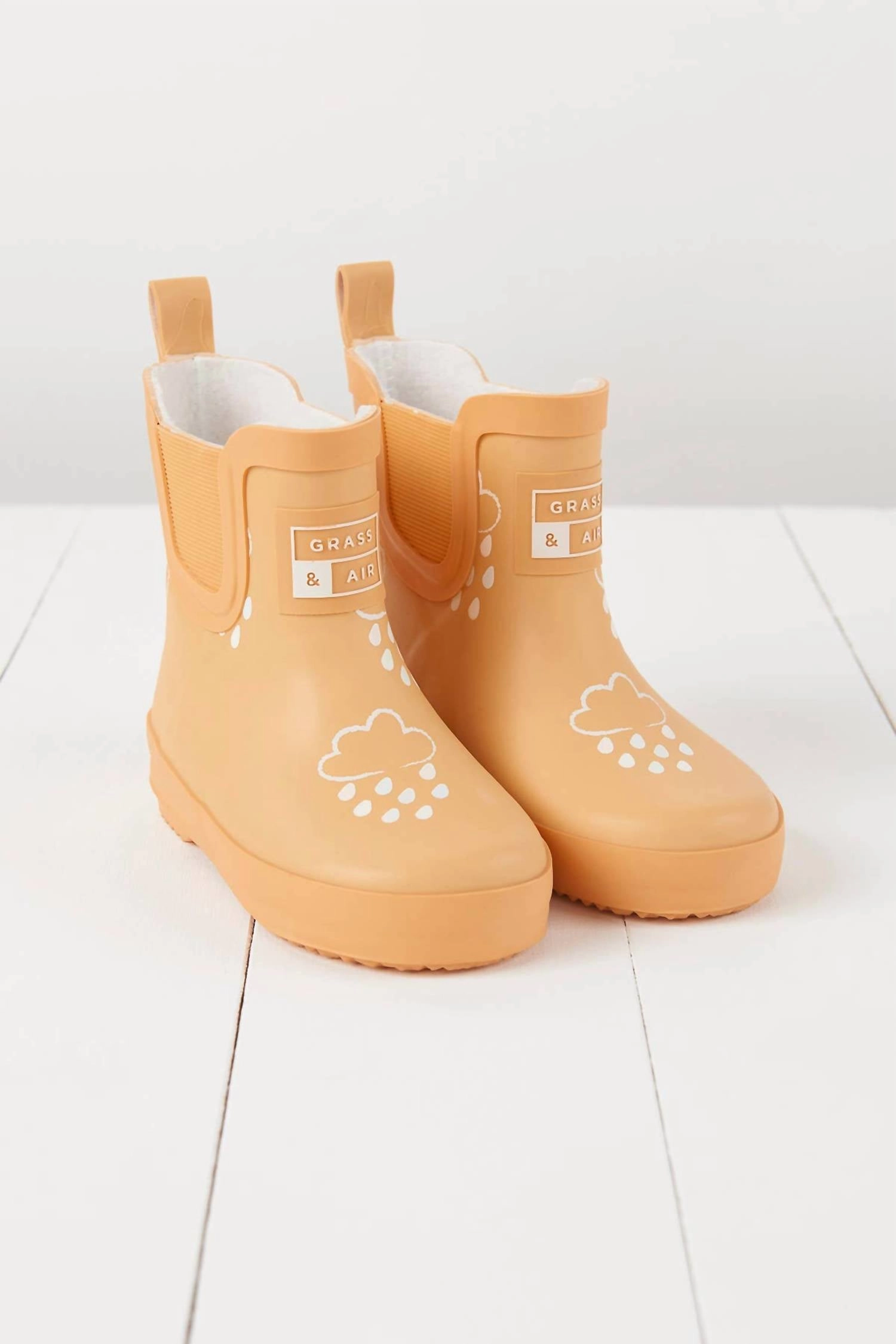 Colour-Changing Kids Rain Boots In Peach Shock Performance Lifestyle Mode