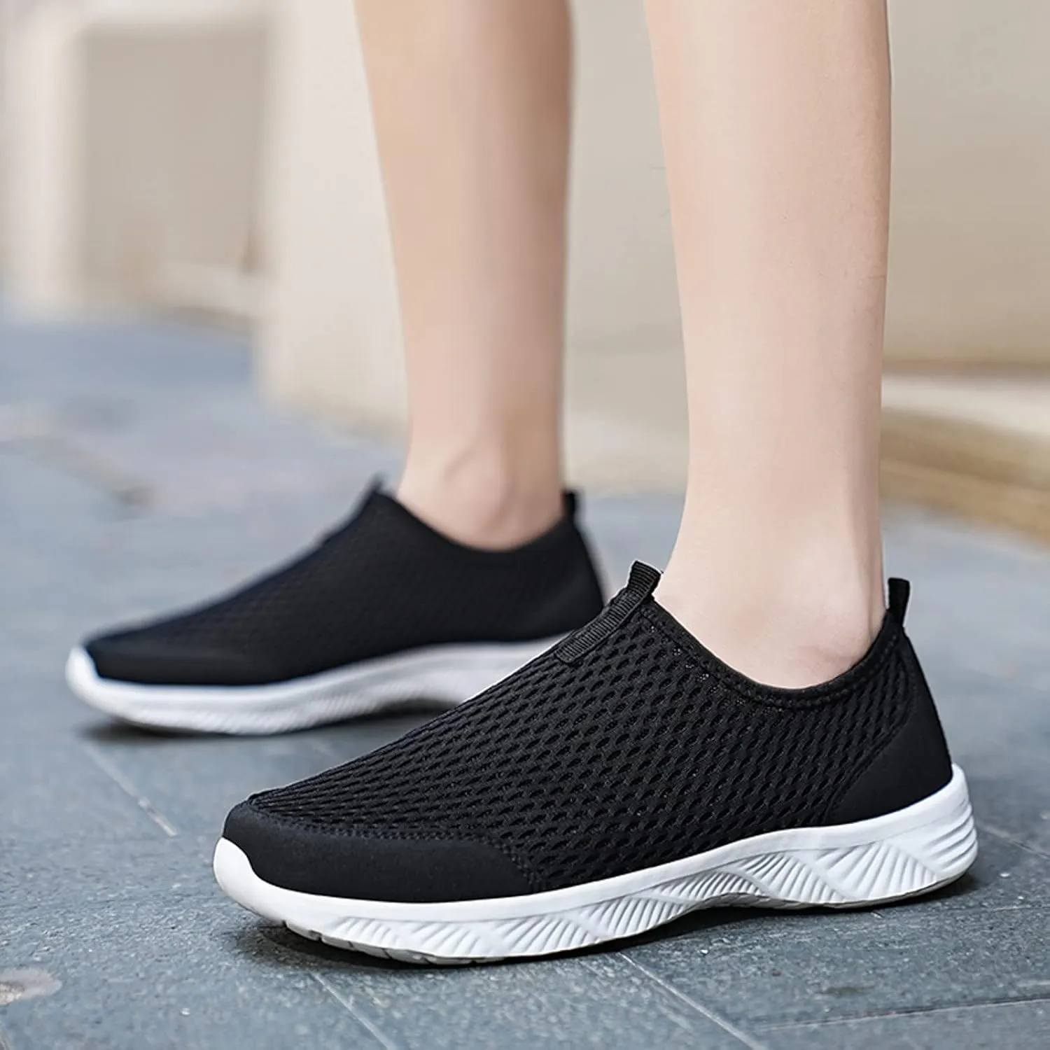 Men Sports Shoes Fashionable Simple and Pure Color Mesh Hollowed Out Breathable Comfortable and Men's Sneaker