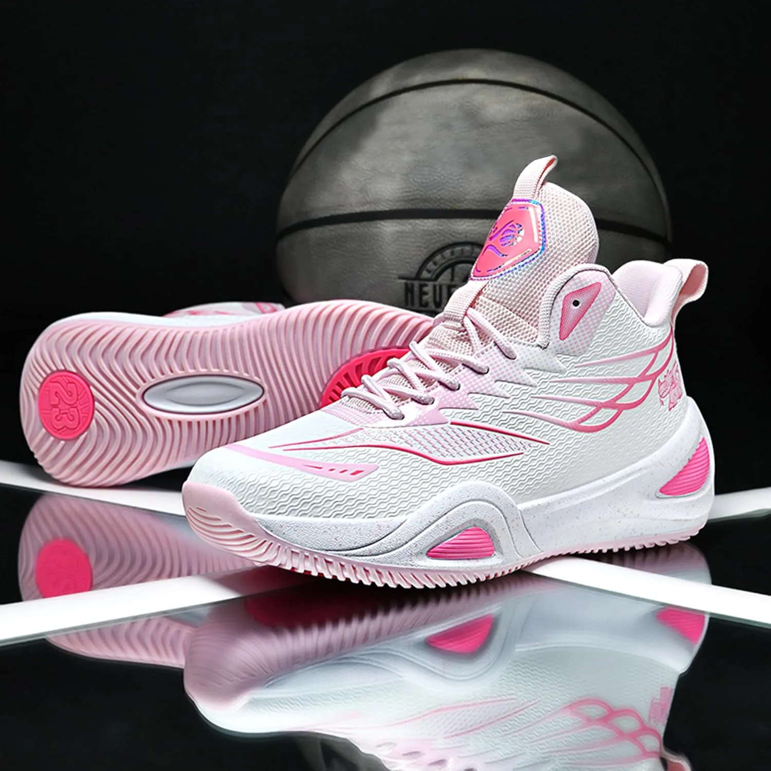 Men's High-Top Basketball ShoesWear-Resistant and Anti-Slip Soles Running Shoes Graffiti Design Fashionable Sports Shoes