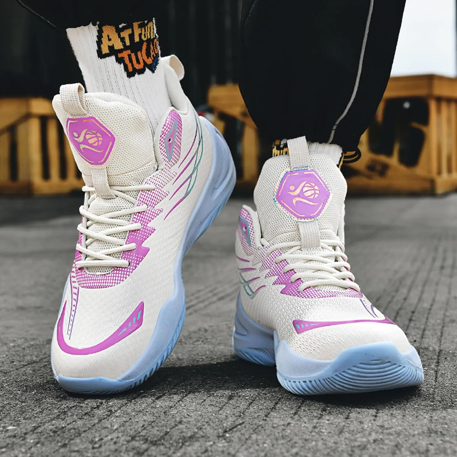 Men's High-Top Basketball ShoesWear-Resistant and Anti-Slip Soles Running Shoes Graffiti Design Fashionable Sports Shoes