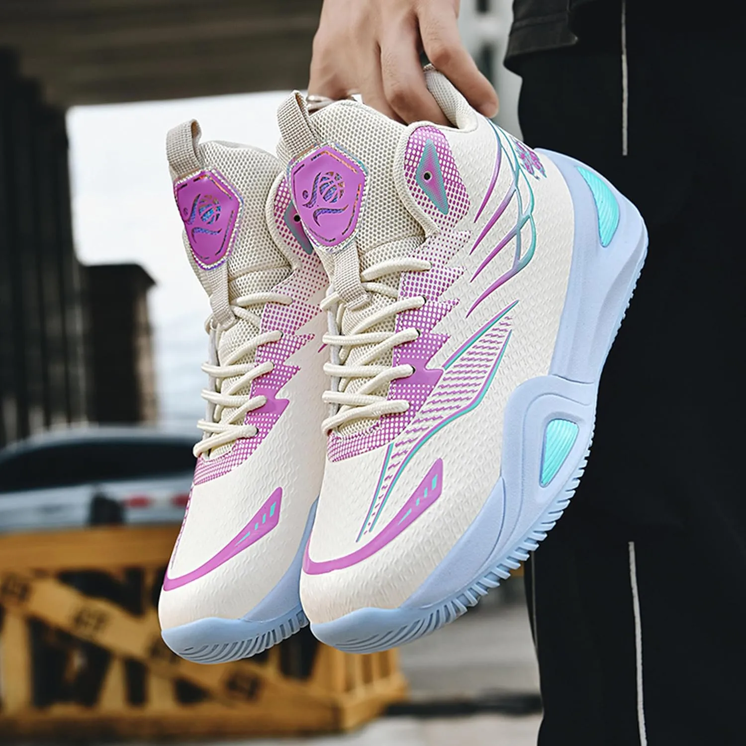 Men's High-Top Basketball ShoesWear-Resistant and Anti-Slip Soles Running Shoes Graffiti Design Fashionable Sports Shoes