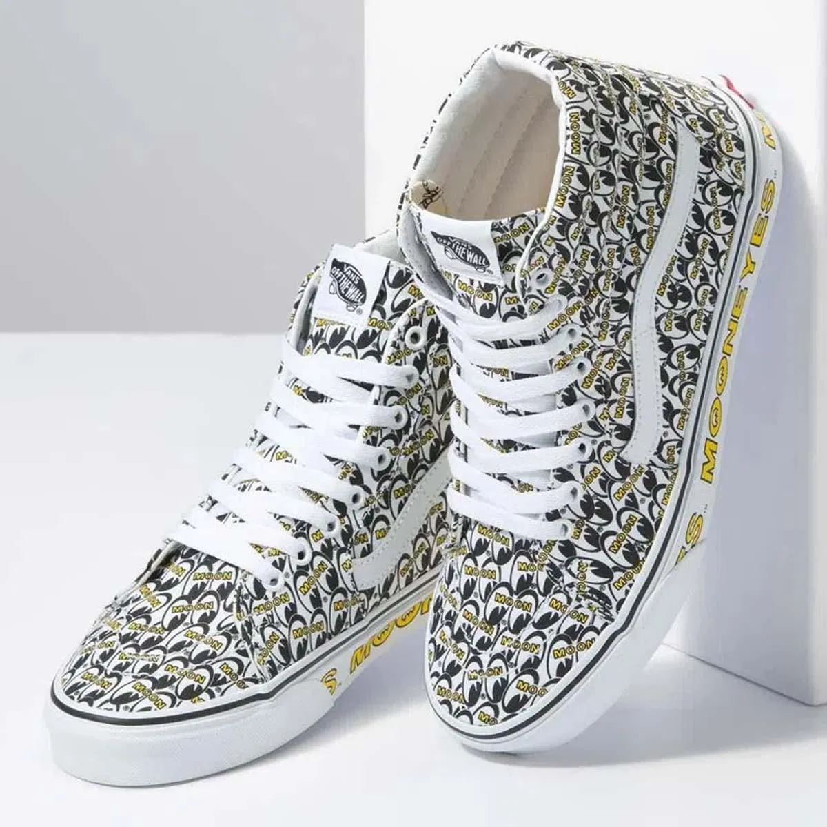 School Game Flexible Design   Mooneyes SK8-Hi 'White Yellow'