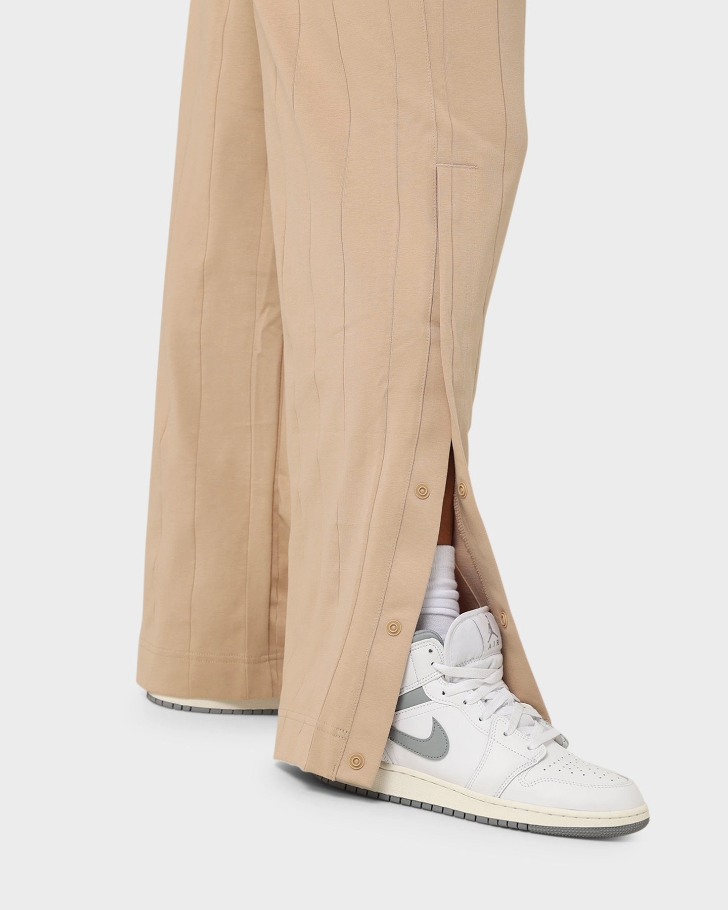 Low Bulk Material Jordan Women's Knit Pants Desert