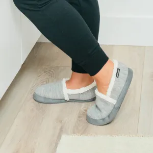New with tags! Isotoner Women’s Microsuede Marisol Closed Back Slippers in Light Grey, Sz S 5-6