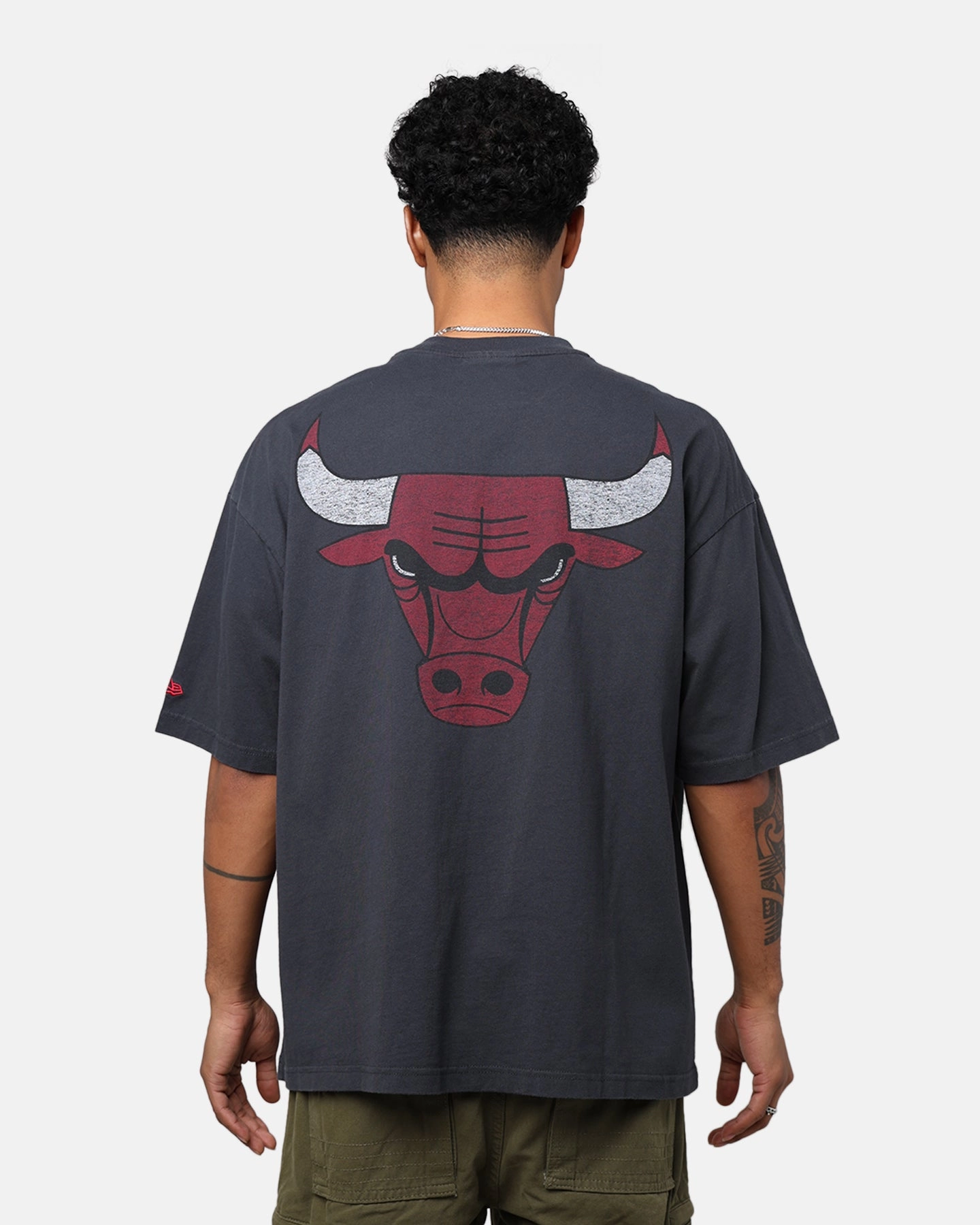 Ergonomic Cut Pre Shrunk Cotton New Era Chicago Bulls Oversized T-Shirt Black