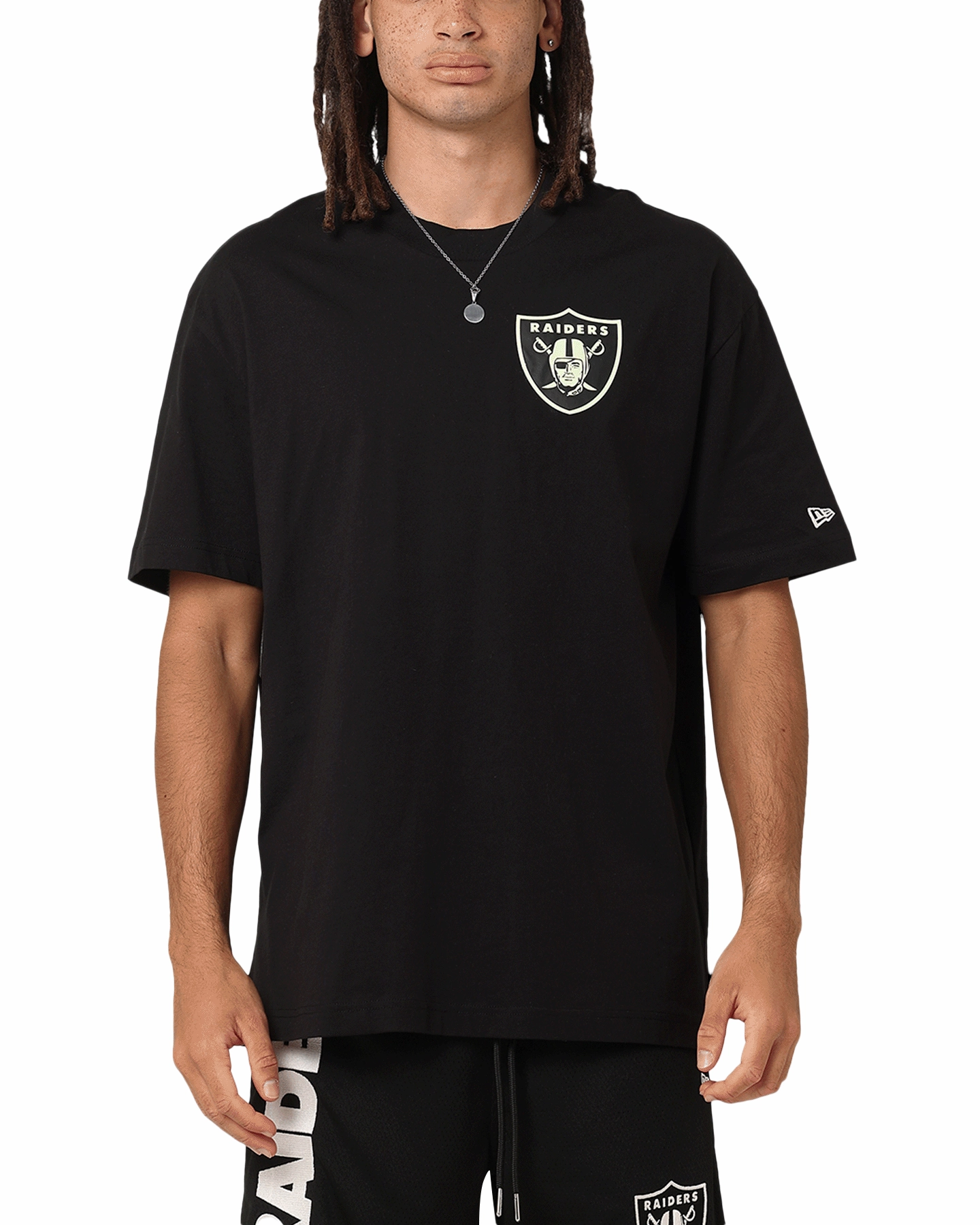 New Era Las Vegas Raiders Oversized Glow T-Shirt Black Sustainable Dye Process Travel Trend