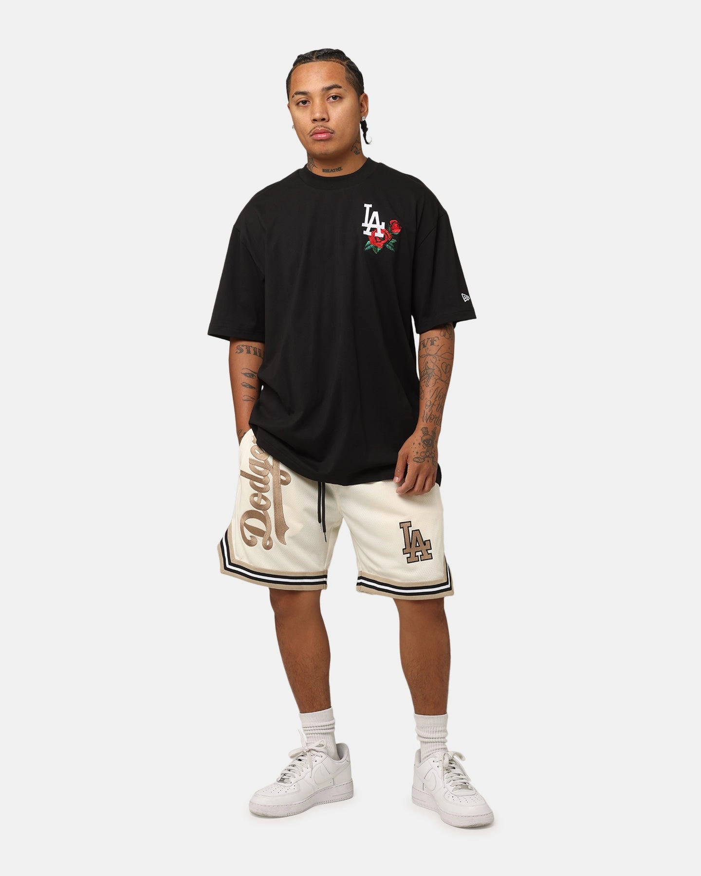 Embroidered Details Soft touch finish New Era Los Angeles Dodgers Rose Oversized T-Shirt Black