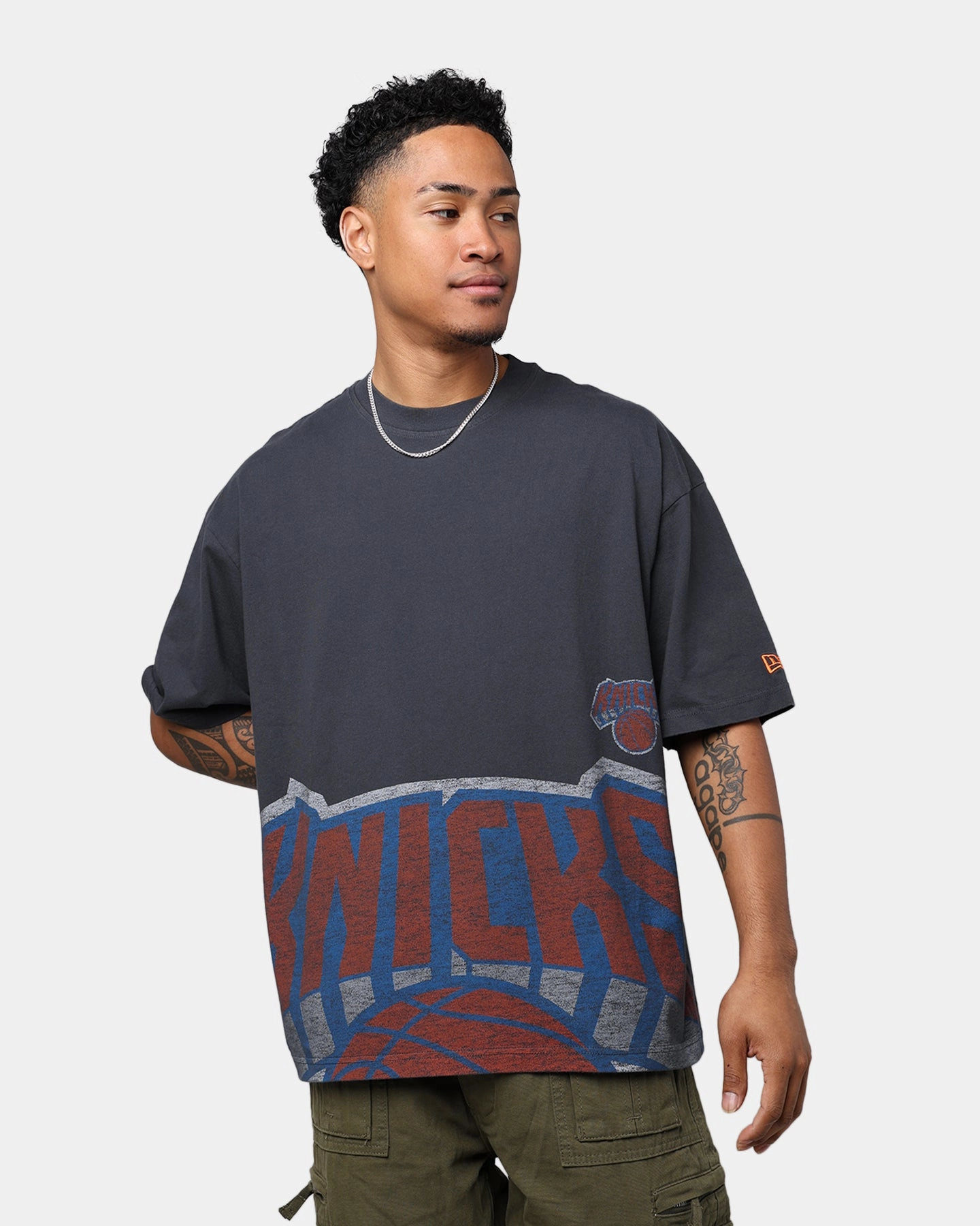 New Era New York Knicks Oversized T-Shirt Black Chill Vibes EcoFriendly Dye