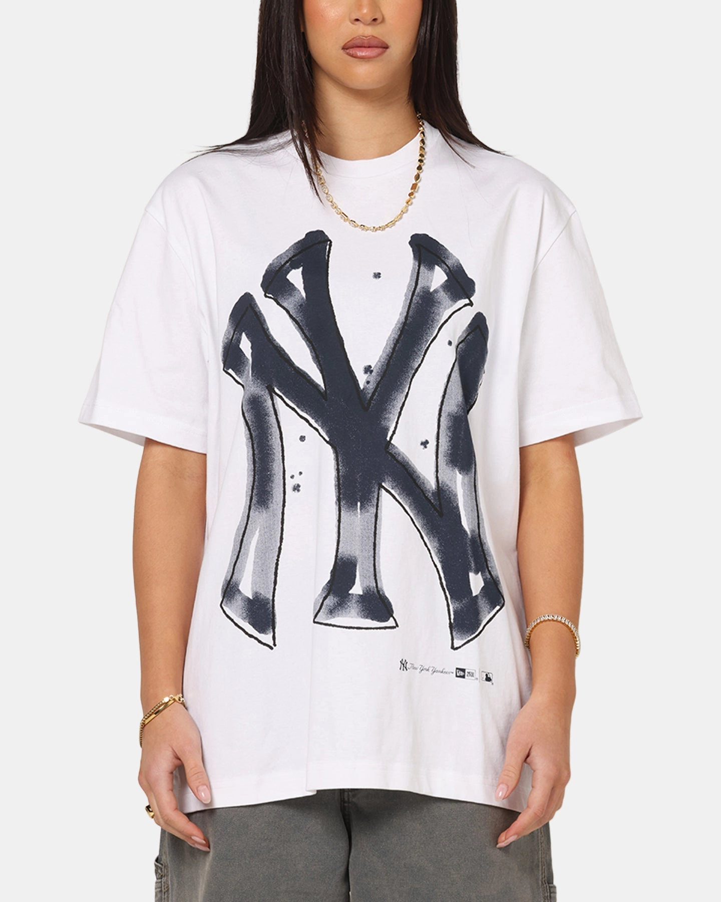 Breathable Fit Wide Neck Opening New Era New York Yankees Oversized Paint T-Shirt White