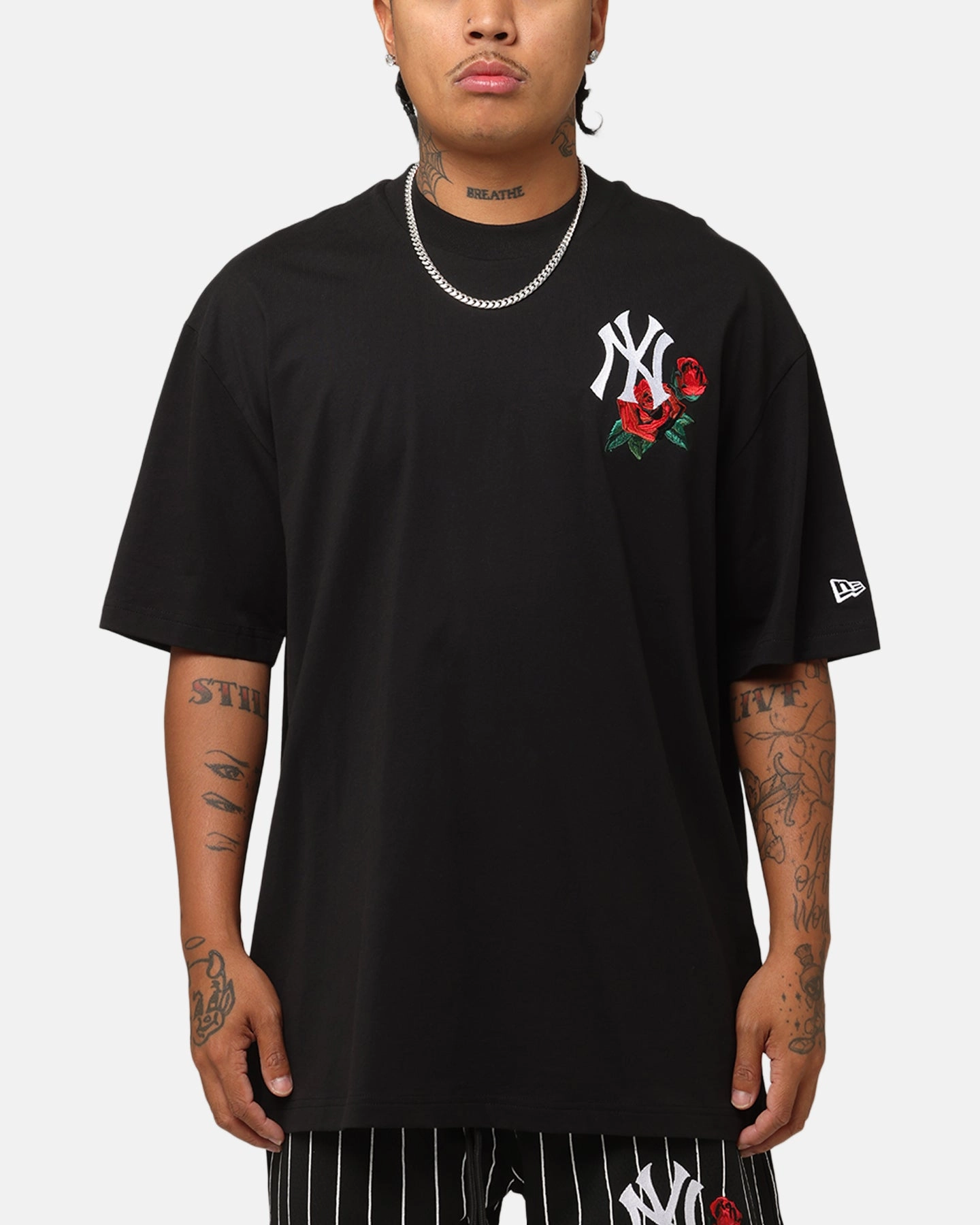 New Era New York Yankees Rose Oversized T-Shirt Black Anti Pilling Finish Side Vent Design