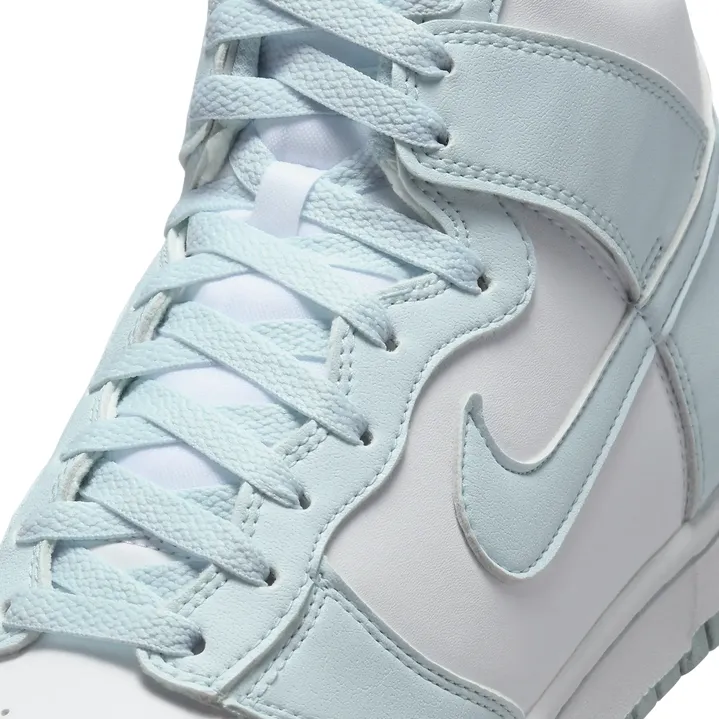 Sustainable Synthetic Fabric Impact Resistant Heel Counter Nike scarpa sneakers alta da donna Dunk High NN FV5960-100 bianco-azzurro glaciale