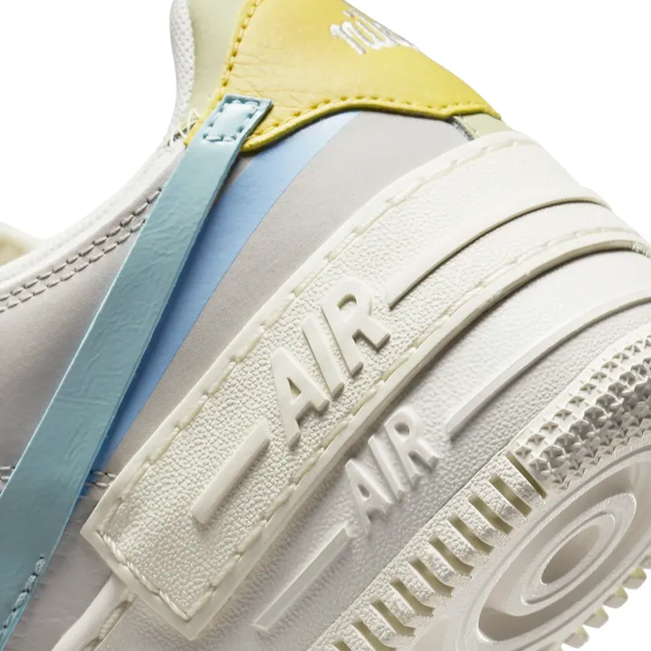 senior shoe charm Midsole Cushioning Nike scarpa sneakers da donna Air Force 1 Shadow DR7883-100 sabbia-olio di oliva