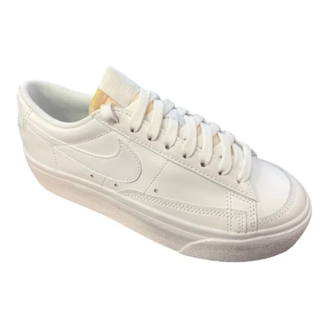 Nike scarpa sneakers da donna con zeppa Blazer Low DJ0292-100 bianco Torsional Reinforcement Dynamic Fit Technology