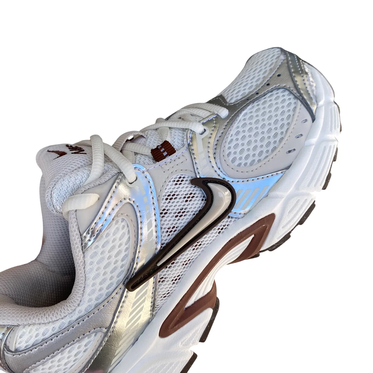 low - profile - feature shoes Hygroscopic Lining Nike scarpa sneakers da donna V5 RNR HQ7901-102 beige-marrone
