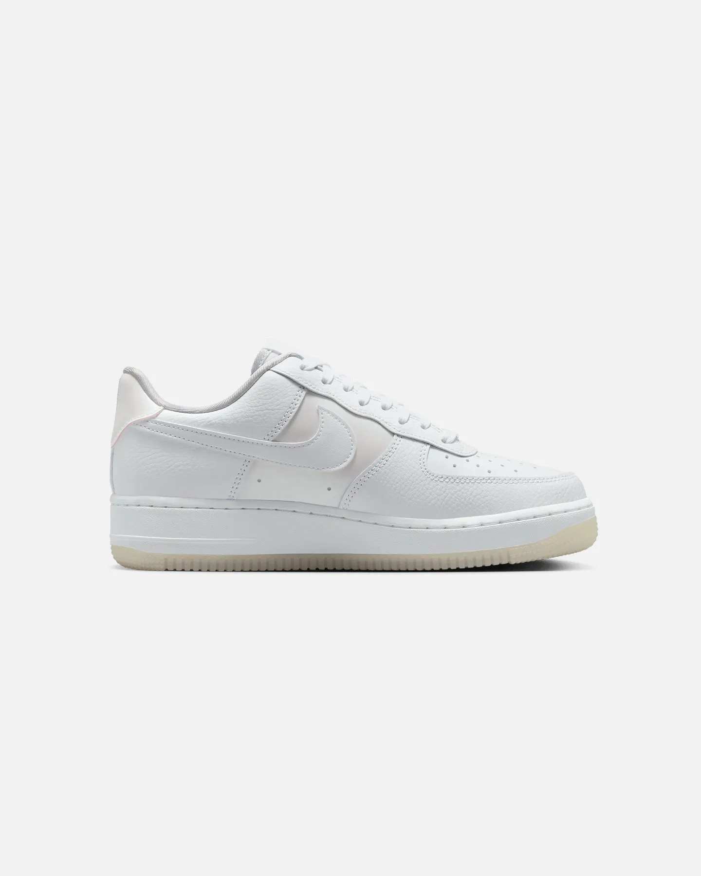 easy - to - clean upper shoes Nike Women's Air Force 1 '07 White/White