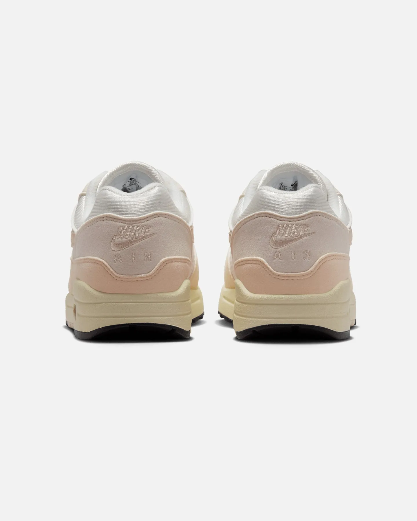 Multidirectional Grip Nike Women's Air Max 1 Sail/Guava Ice