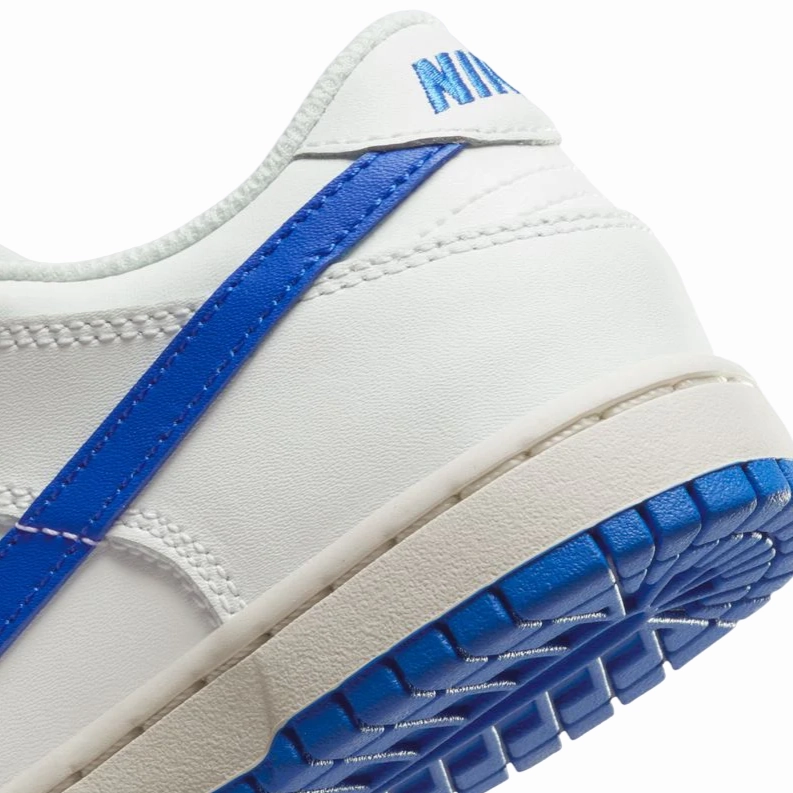 Nike scarpa sneakers da bambino Dunk Low DH9756 105 bianco-azzurro Shock dispersion