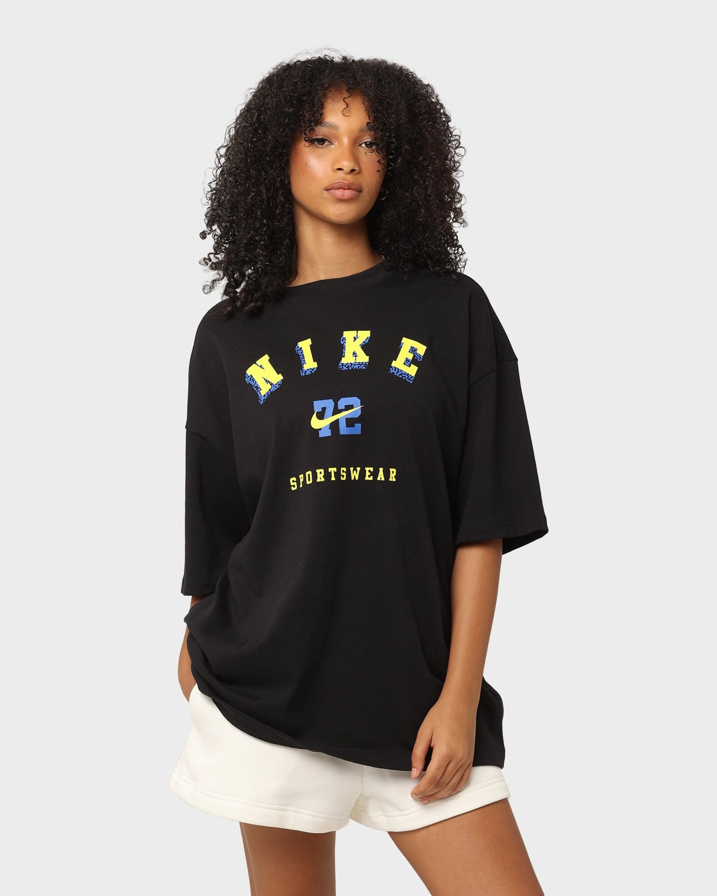 Nike Women's Nike Sportswear Oversized Graphic T-Shirt Black Simple Yet Elegant