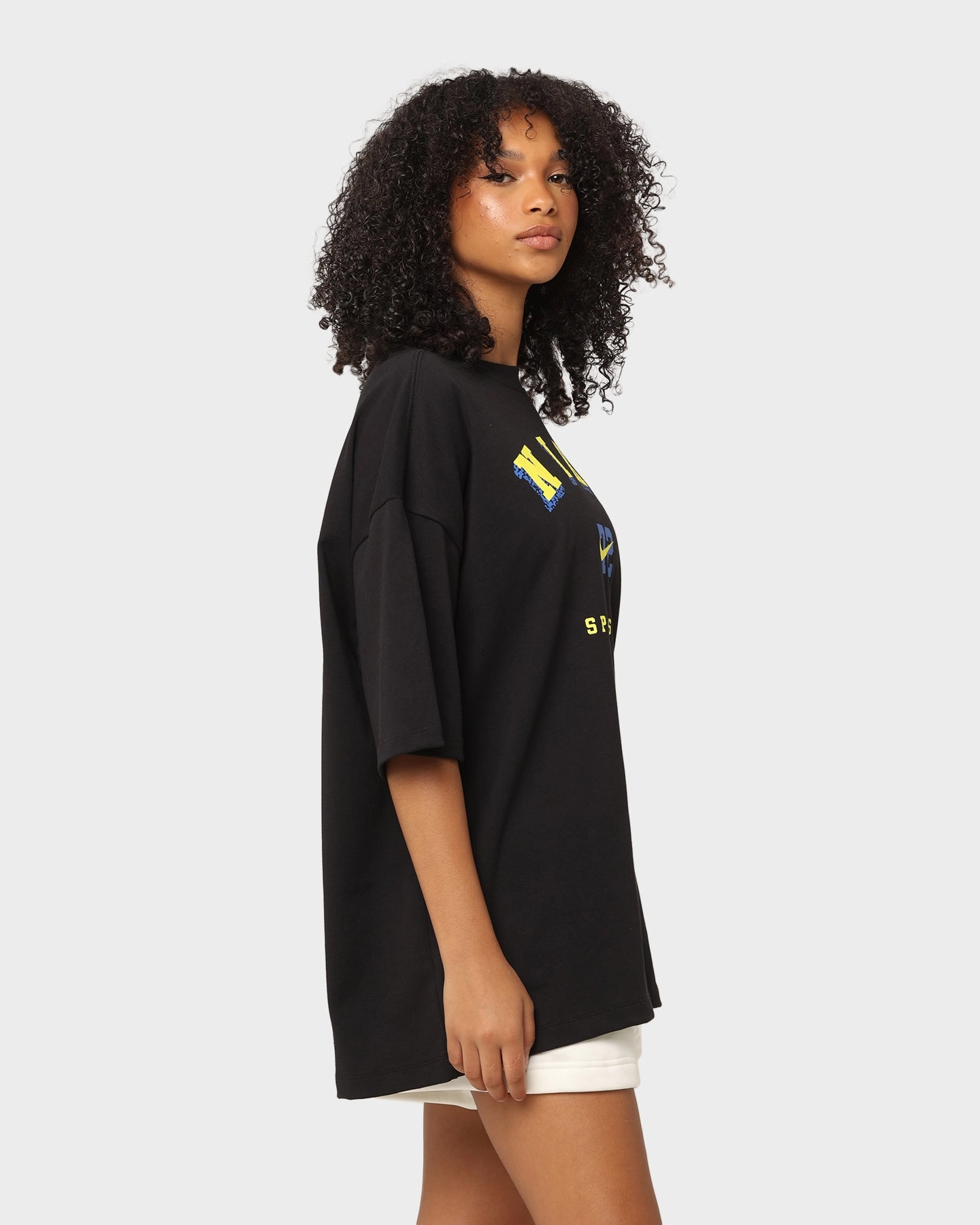 Nike Women's Nike Sportswear Oversized Graphic T-Shirt Black WrinkleResistant Texture Layered Collar
