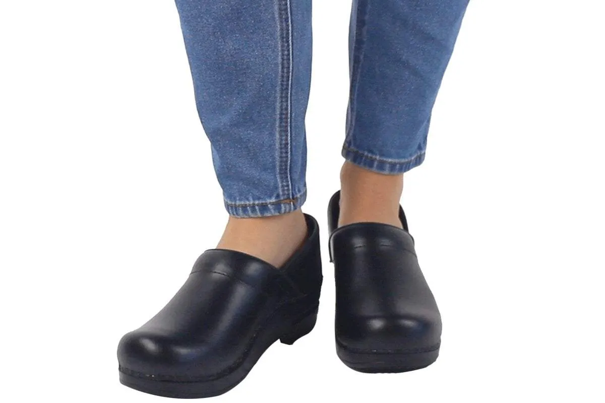 Sanita Aubrey Women's PU-coated Leather Nursing Clog