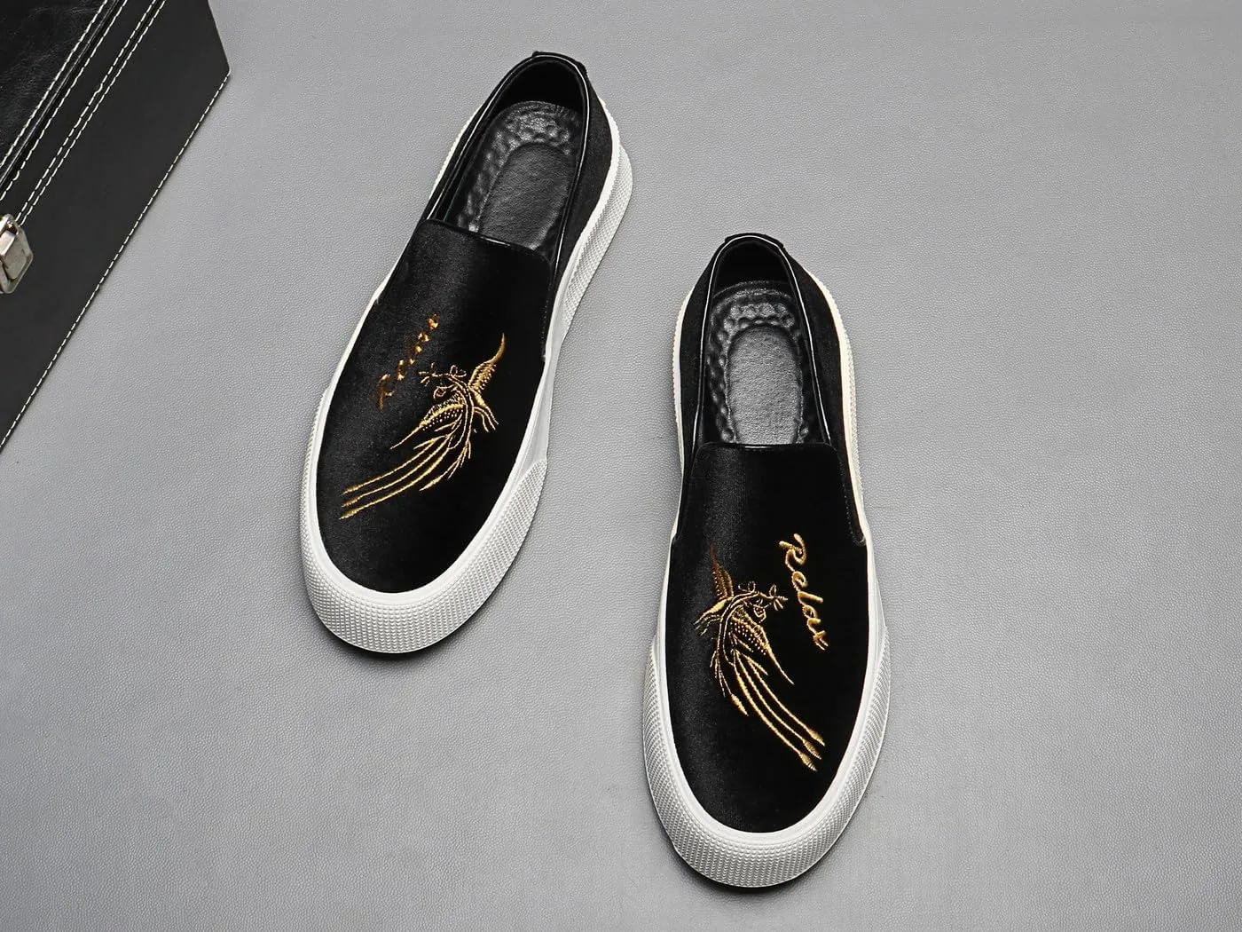 Santimon Men's Velvet Loafers Embroidery Phoenix Relax Chunky Sole Slip On Shoes