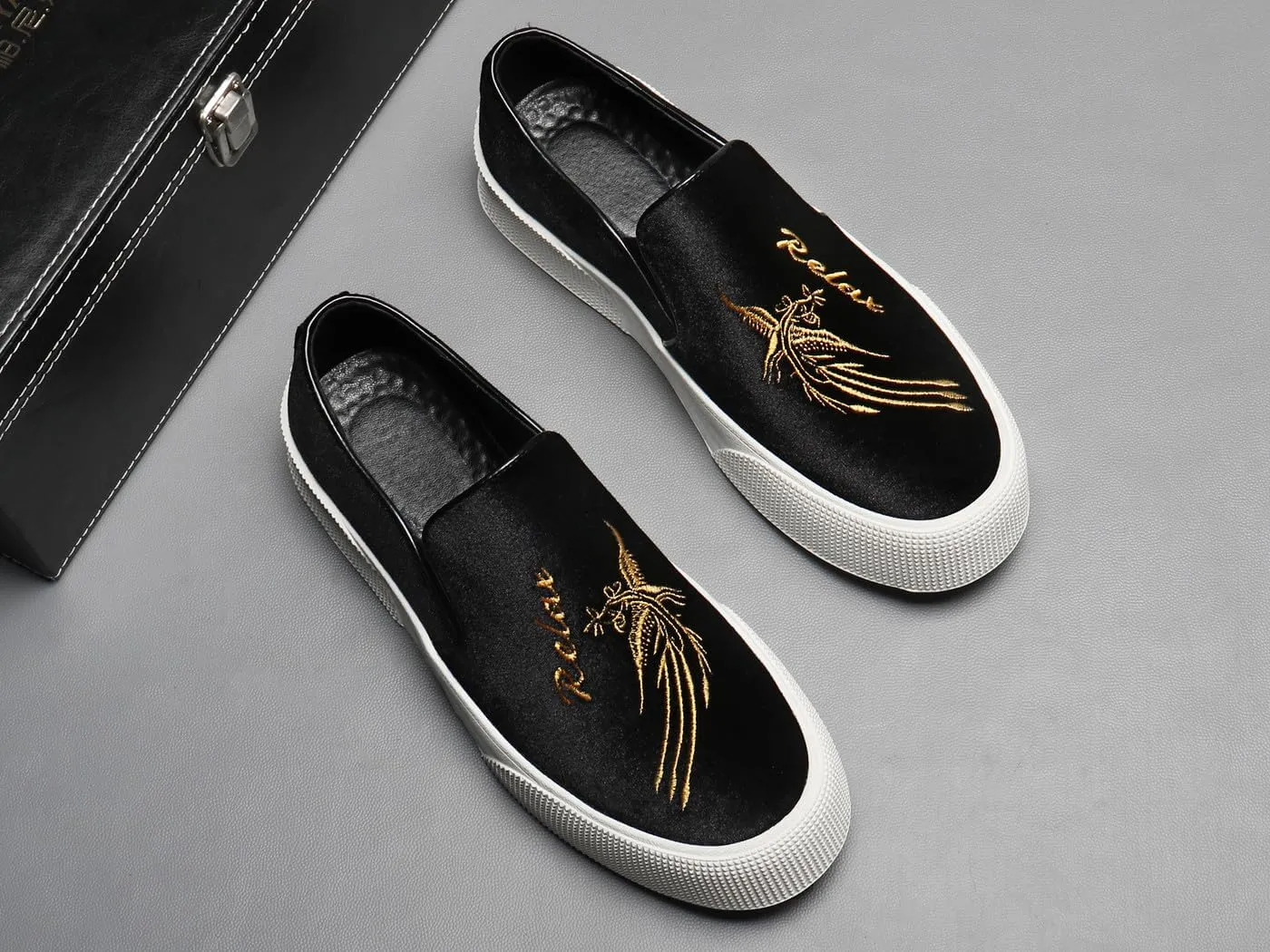 Santimon Men's Velvet Loafers Embroidery Phoenix Relax Chunky Sole Slip On Shoes