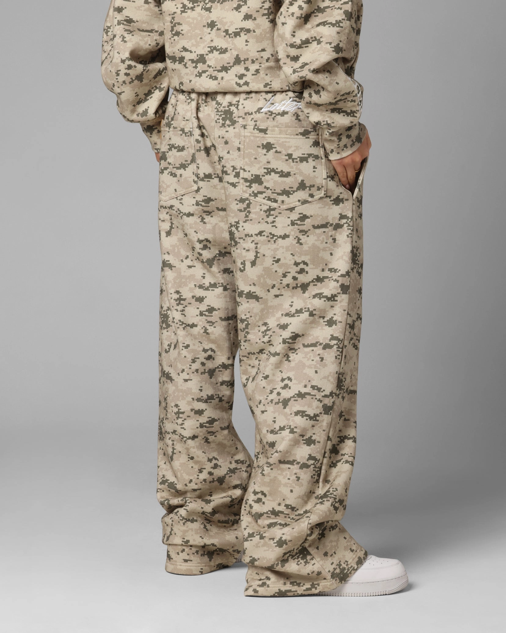 Breathable fabric Daily Comfort Fit Loiter Hybrid Sweatpants Digi Camo