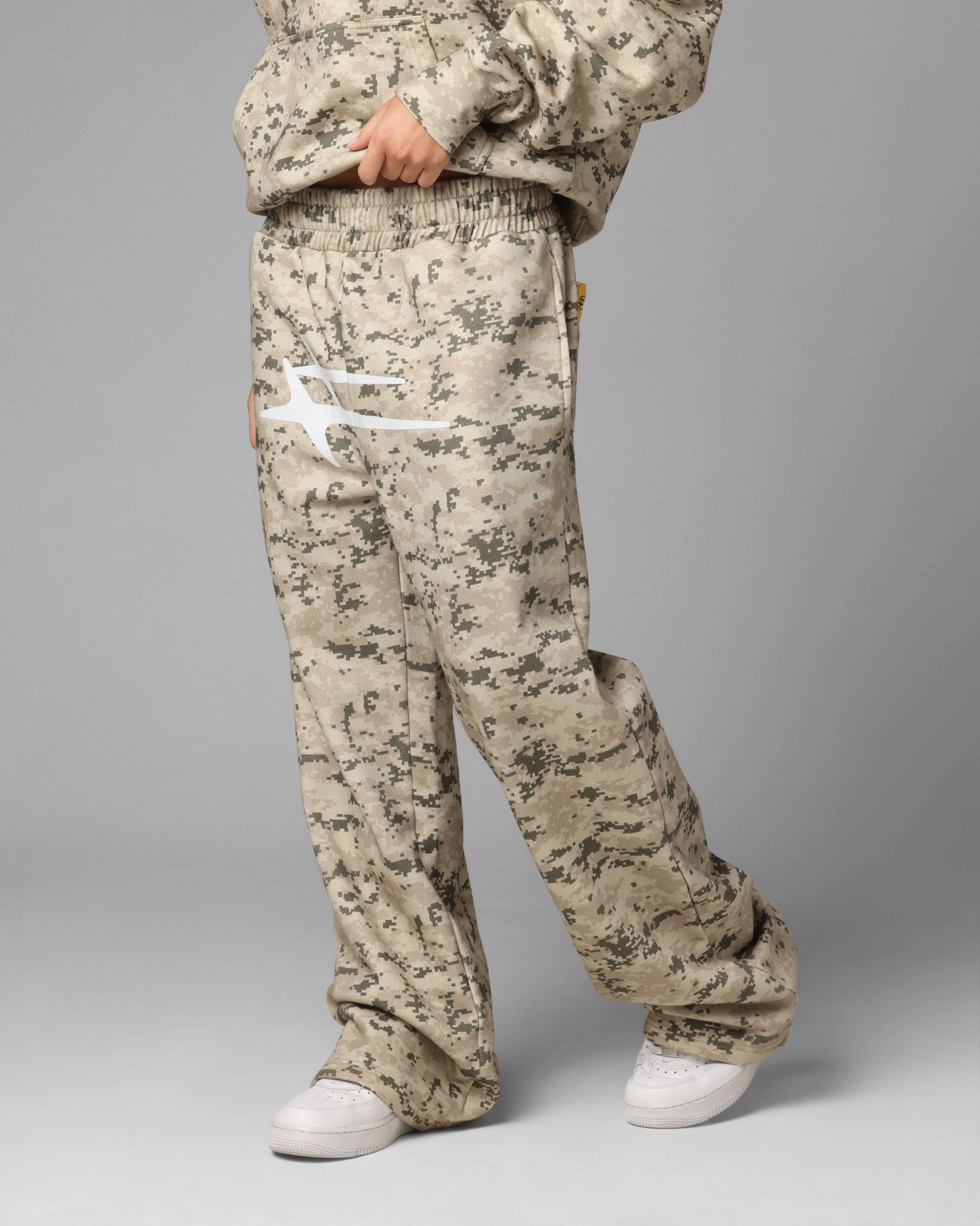 Minimalist Fit Chill Comfort Loiter Hybrid Sweatpants Digi Camo
