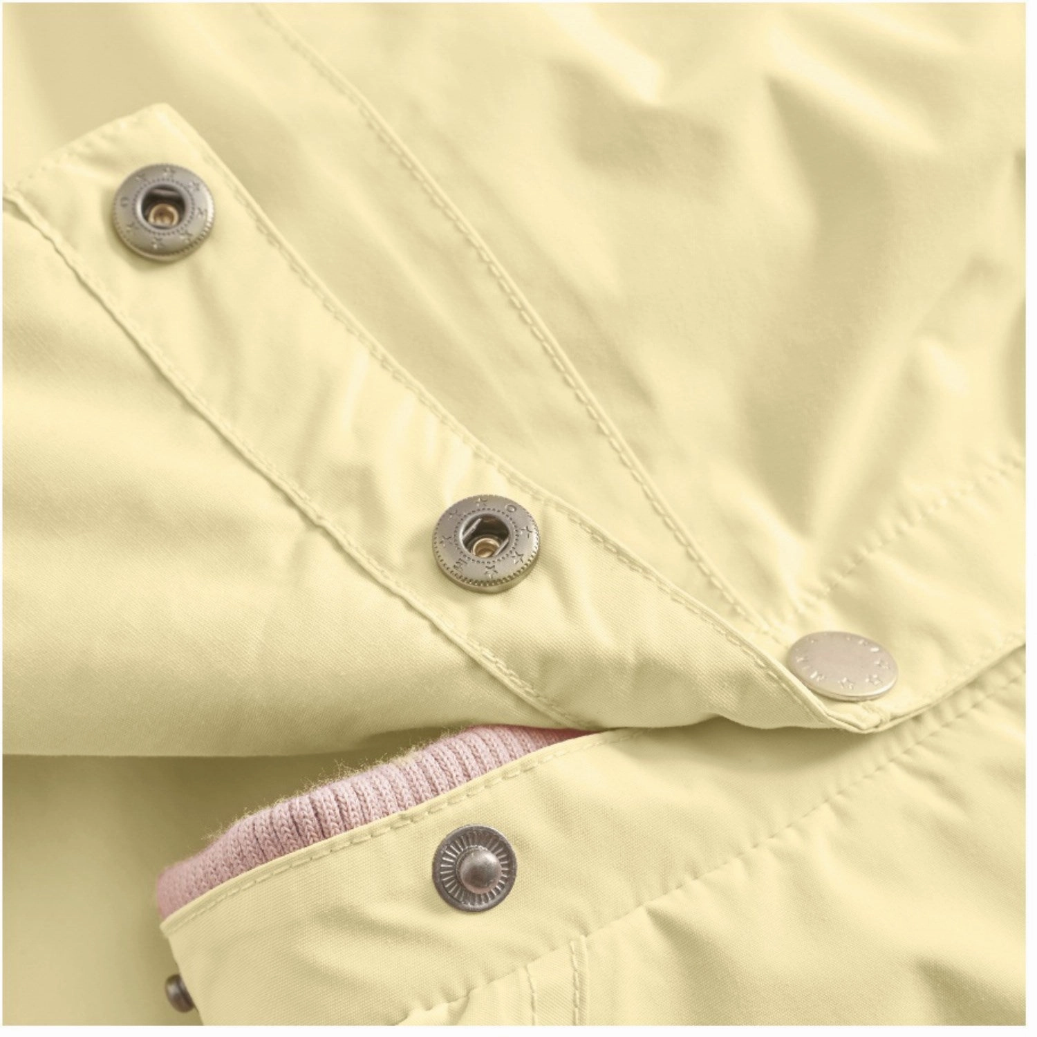 Noise Reducing Hardware Travel Ready Mini A ture Double Cream Wai Spring Jacket. GRS