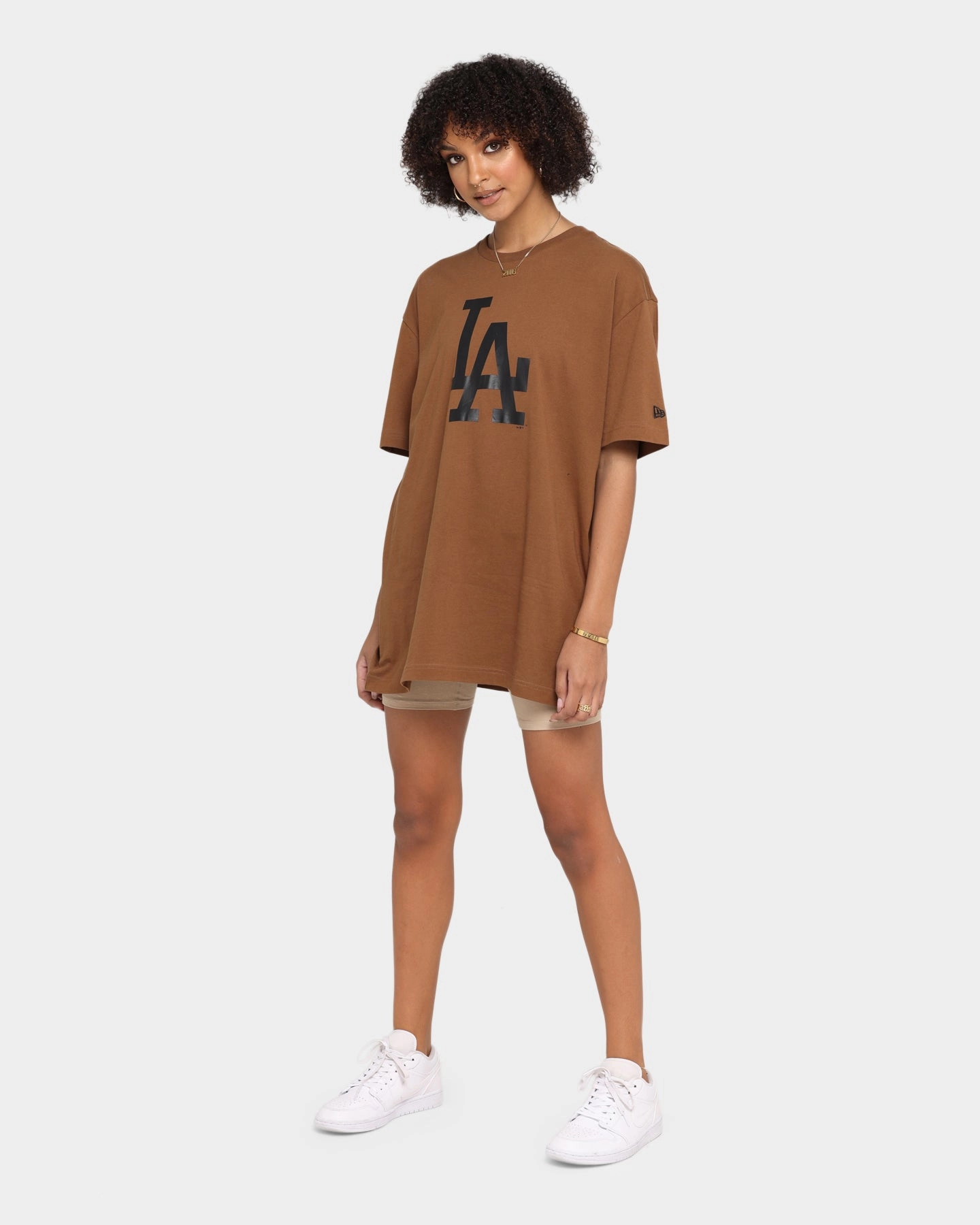 Layered Collar Easygoing Wear New Era Los Angeles Dodgers Oversized T-Shirt Chocolate