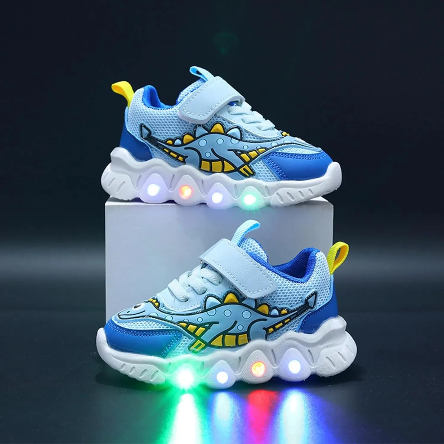 Sneakers for Girls Boys Cute Cartoon Dinosaur Sports Shoes Breathable Mesh Shoes Light Up Lightweight Running Sneaskers
