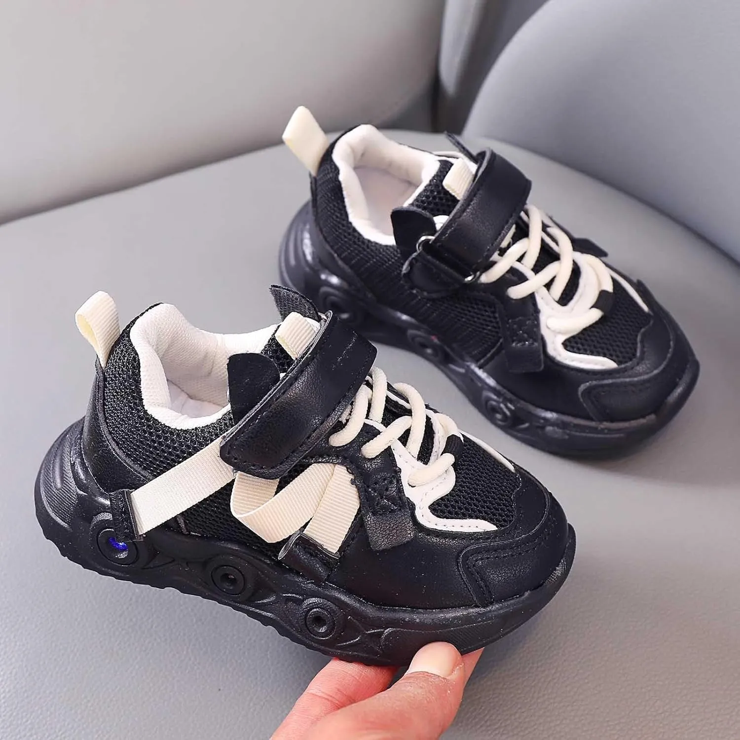 Sneakers for Girls Breathable Comfortable Luminous LED Flashing Fashion Sports Shoes with Hook and Loop Kids Running Shoes