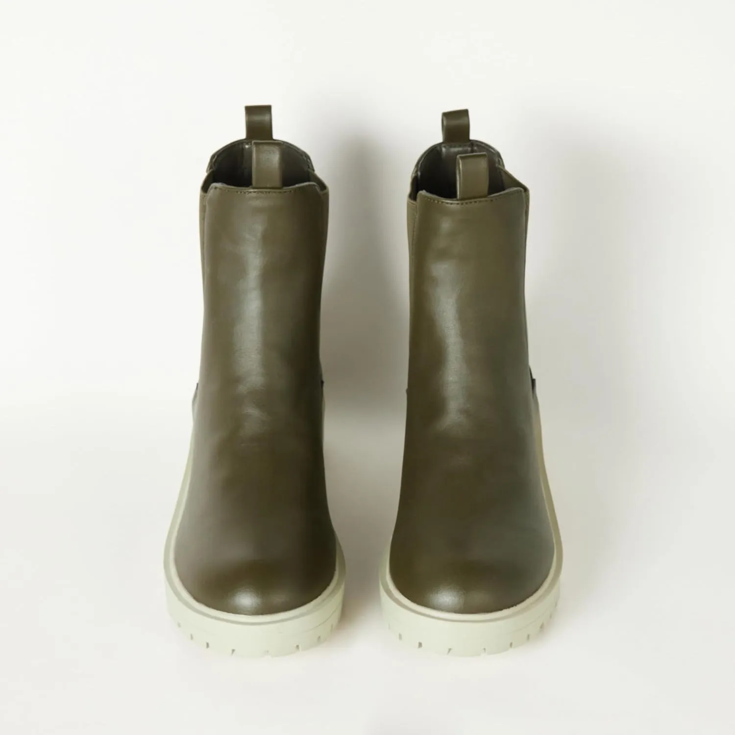 The Drop Women's Saviah Chunky Sole Pull-On Chelsea Boot