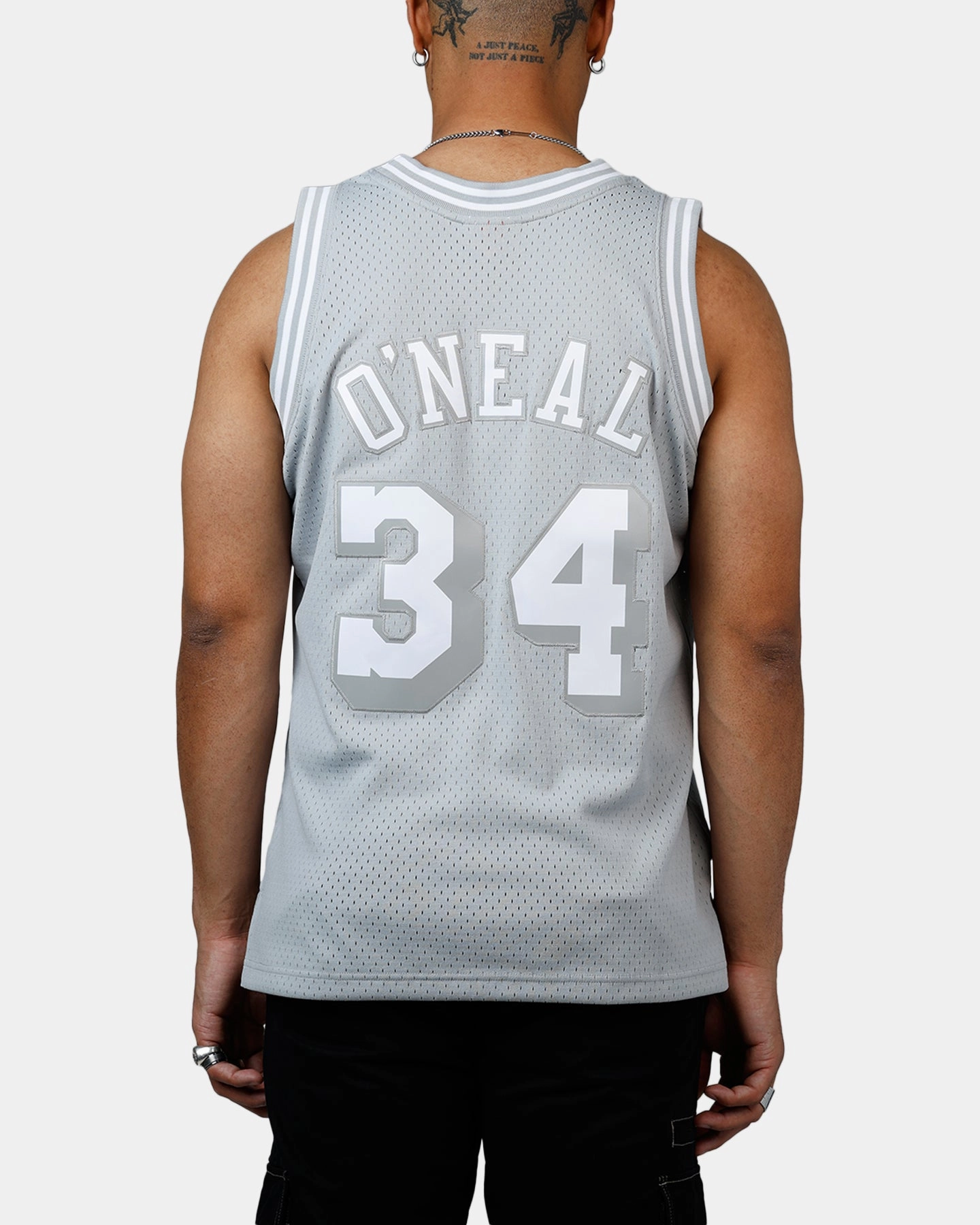 Mitchell & Ness Los Angeles Lakers Shaquille O'Neal 1996-1997 Swingman Jersey Grey Sleek Comfort