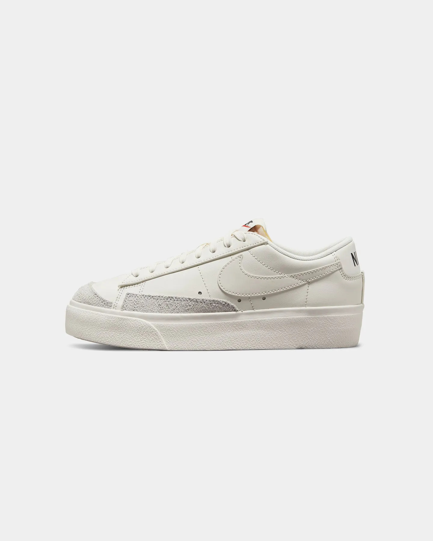 Nike Women's Blazer Low Platform Sail/Sail running shoes for amateur female runners Reflective Safety Features