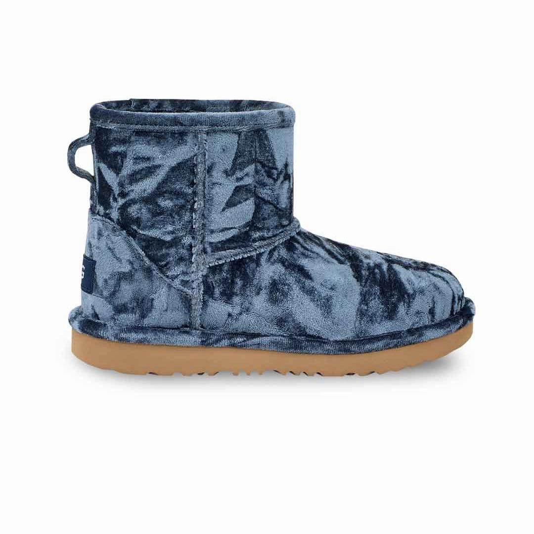 Tennis Court Structured Fit UGG? - Kids' (Junior) Classic Mini II Velvet Boots (1142070K-OCN)