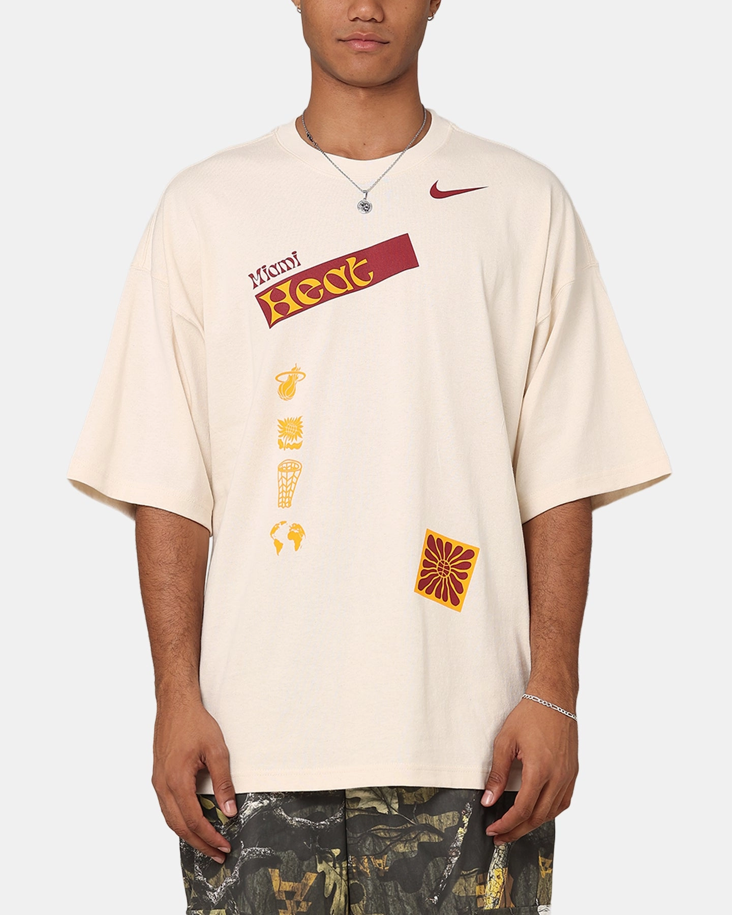 Nike Miami Heat NBA Courtside Oversized T-Shirt Pure Weekend Comfort