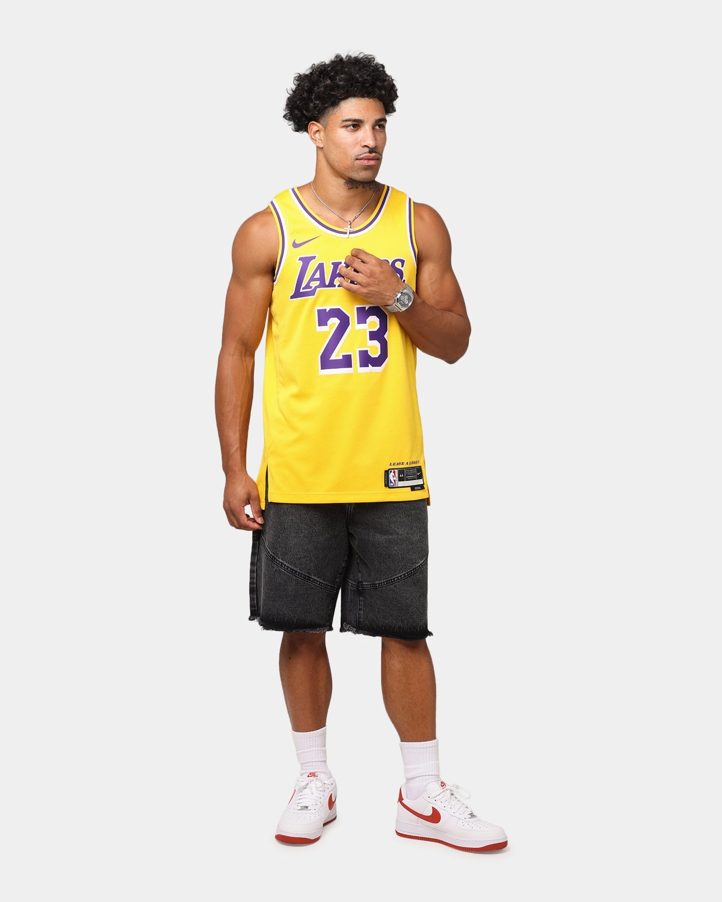 Nike Los Angeles Lakers Lebron James Dri-FIT Swingman Jersey Amarillo Non Chafe Edging Casual Vibes