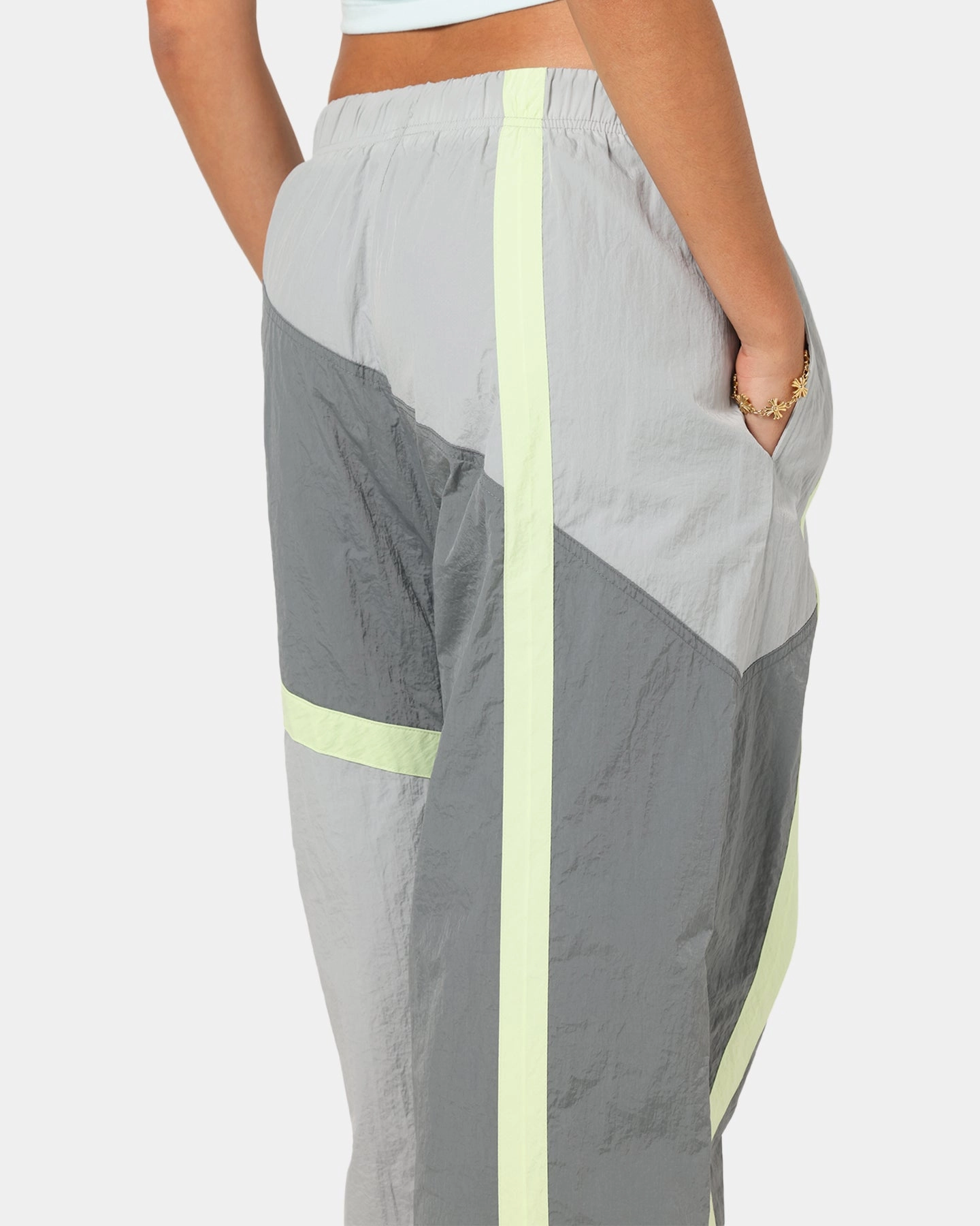 Nike Women's Sportswear Mid-Rise Street Woven Open-Hem Pants Smoke Grey Perfect Design Sport Friendly