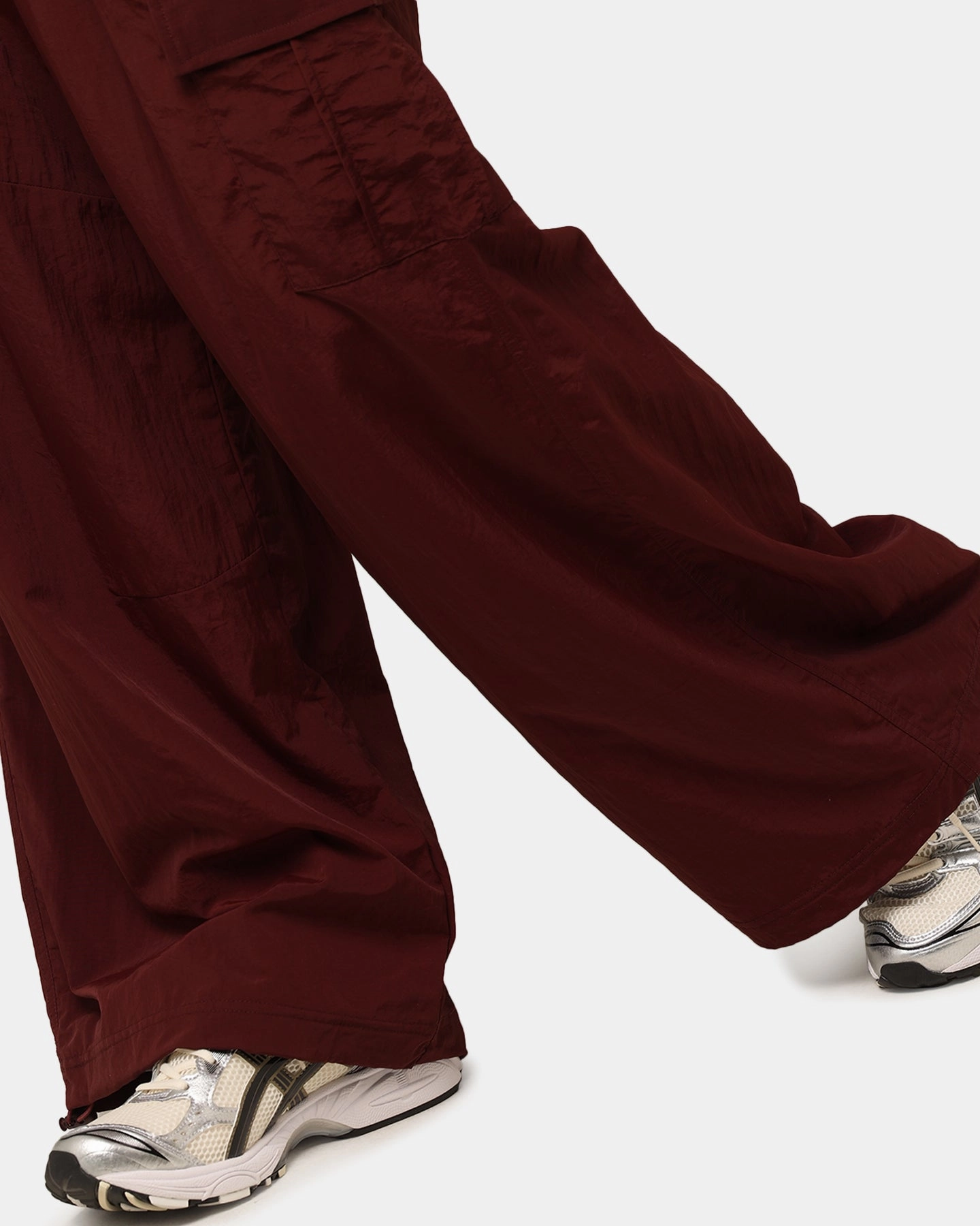 Quick Fit Mitchell & Ness Women's Chicago Bulls Wavey Text Cargo Pants Fudge