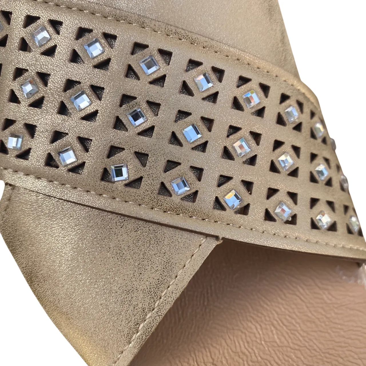 Valleverde sandalo ciabatta da donna con fascia unica effetto incrocio con strass e taglio geometrico. V55100 oro Rugged Traction