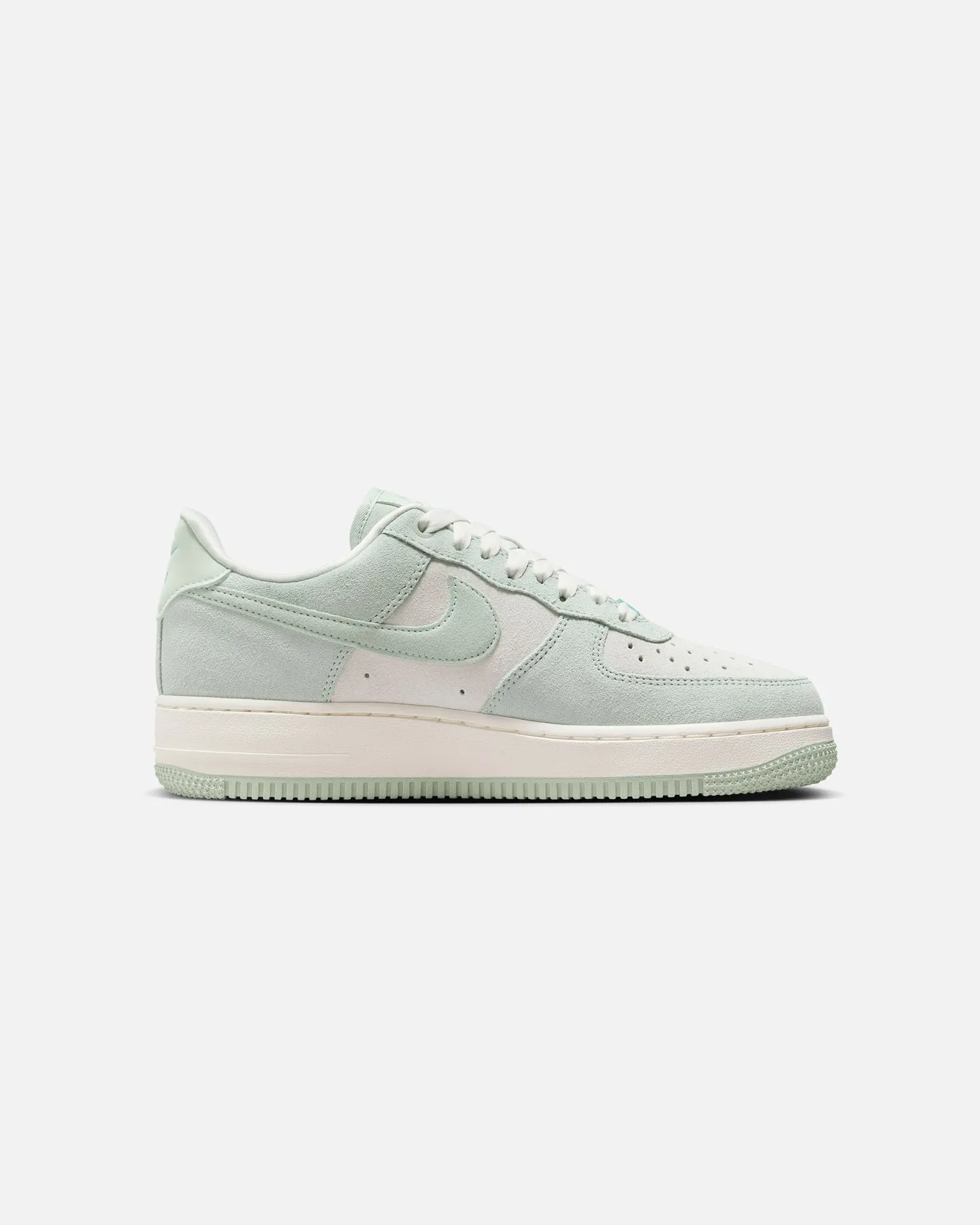 Asymmetrical Lacing running on a dirt track shoes Nike Women's Air Force 1 '07 SE Spruce Aura/Pistachio