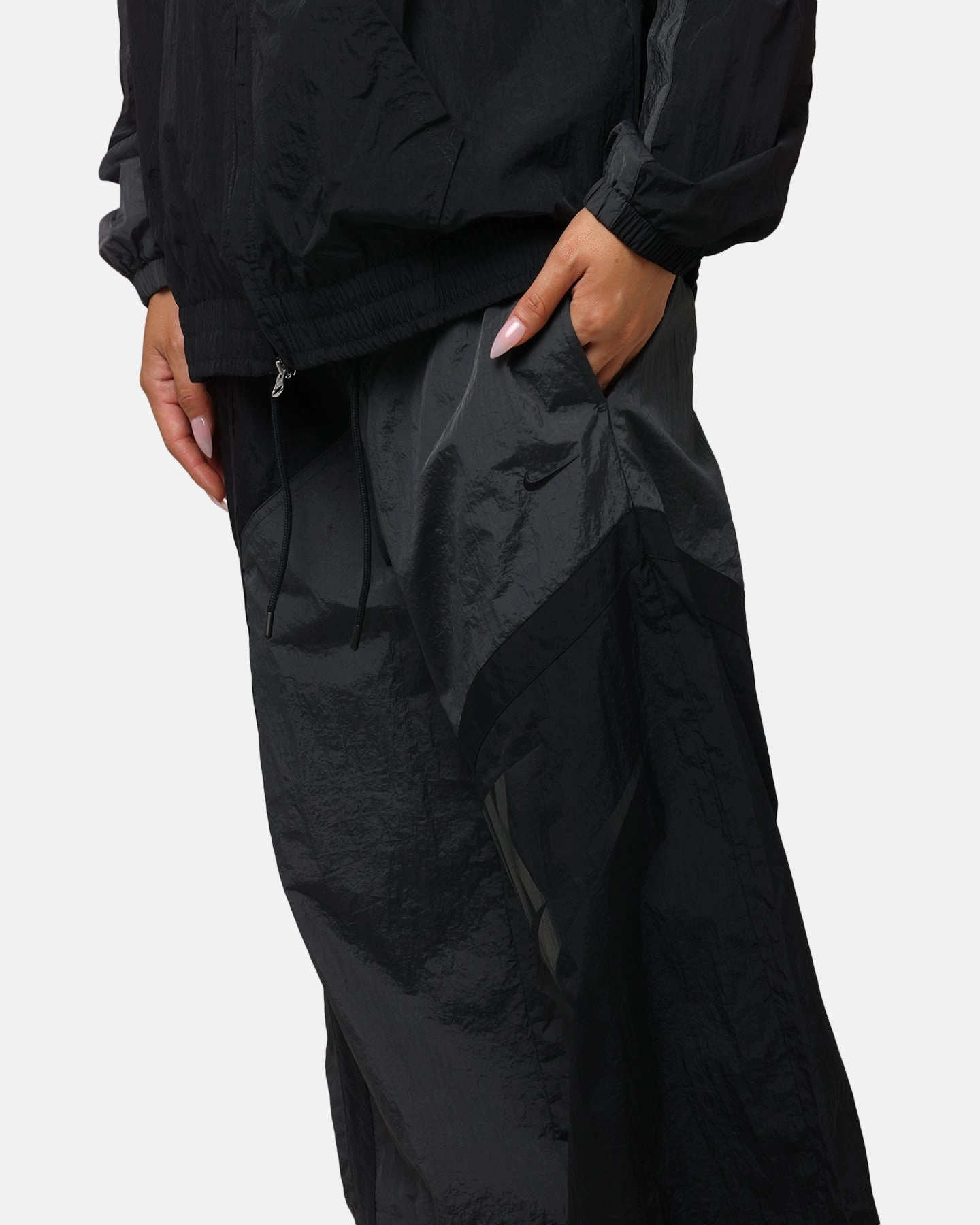 Full Comfort Nike Women's Sportswear Mid-Rise Street Woven Open-Hem Pants Anthracite/Black