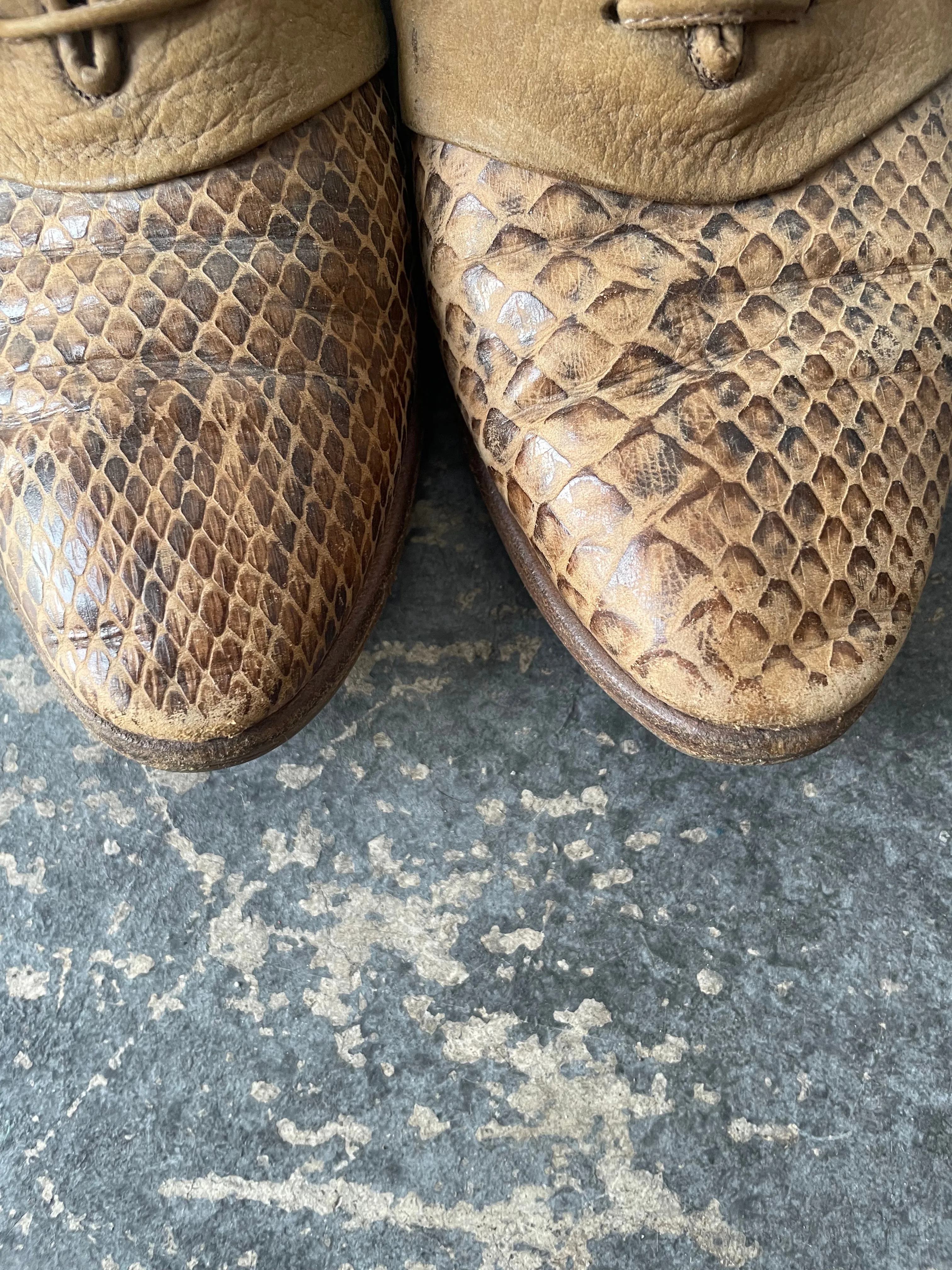 Vintage Joan & David Brown Snakeskin oxfords Size 8
