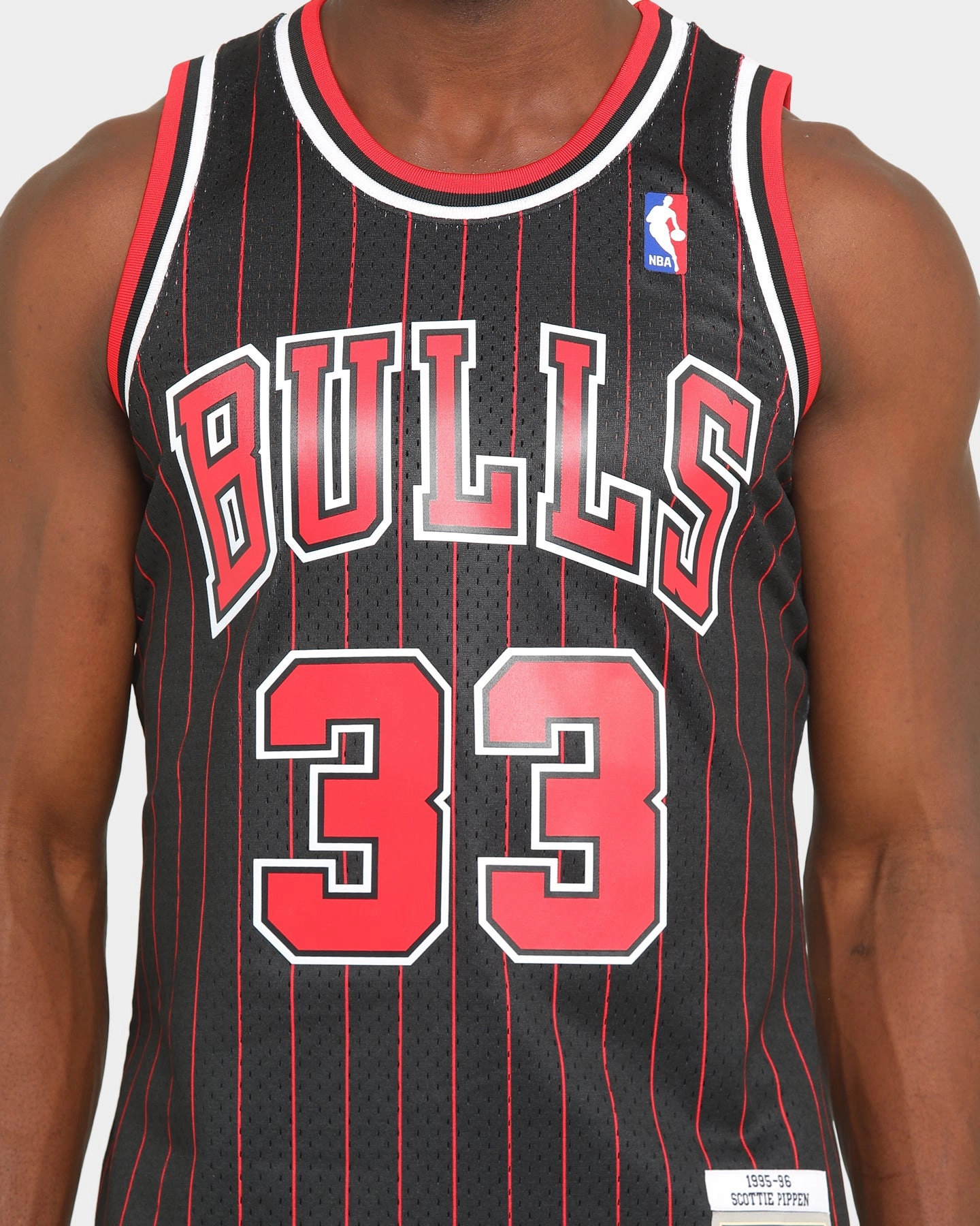 Athletic Silicone Grip Bold Form Mitchell & Ness Chicago Bulls Scottie Pippen '95-'96 #33 Swingman Jersey Black