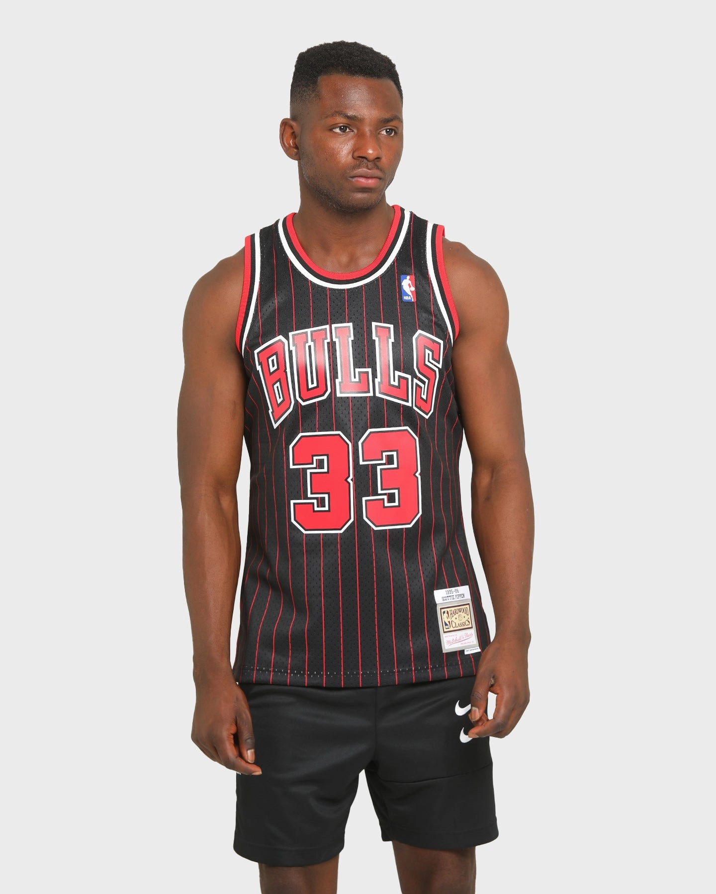 Mitchell & Ness Chicago Bulls Scottie Pippen '95-'96 #33 Swingman Jersey Black Core Comfort