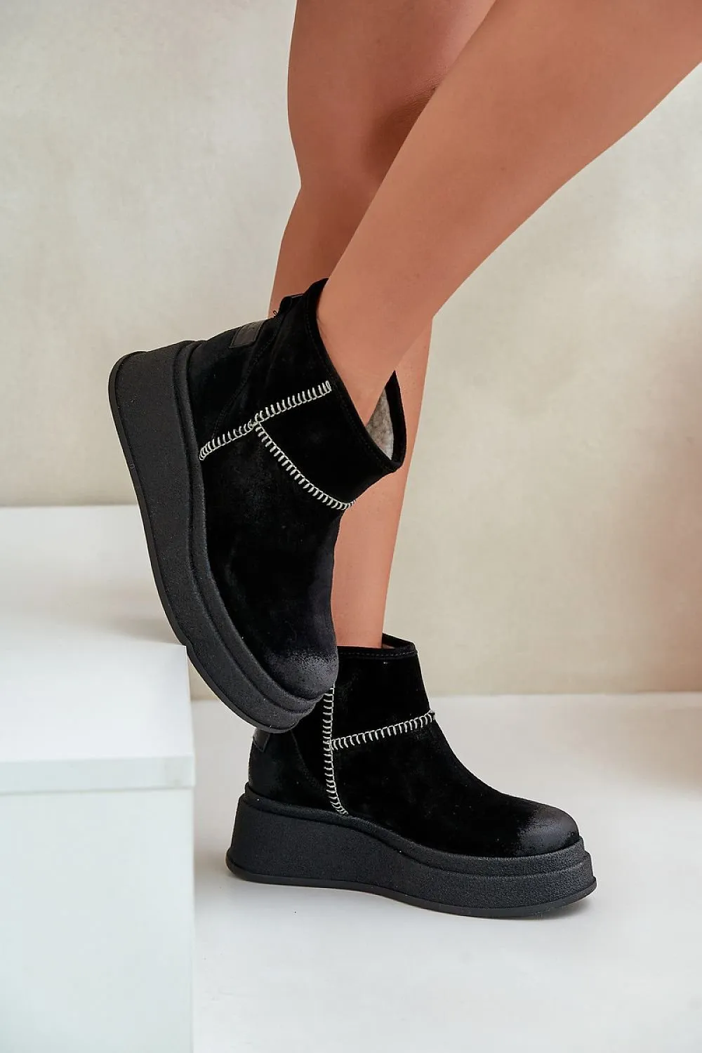 Women's black natural leather snow boots