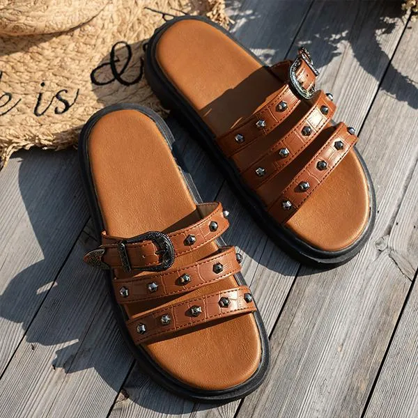 Women's Fashionable Thick-Soled Rivet Beach Slippers 89572889S